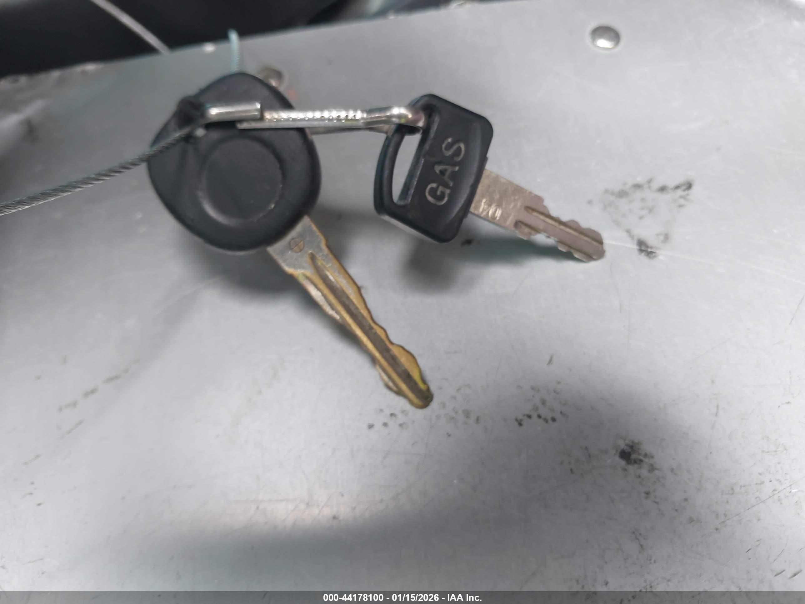 CHEVROLET EXPRESS image 11