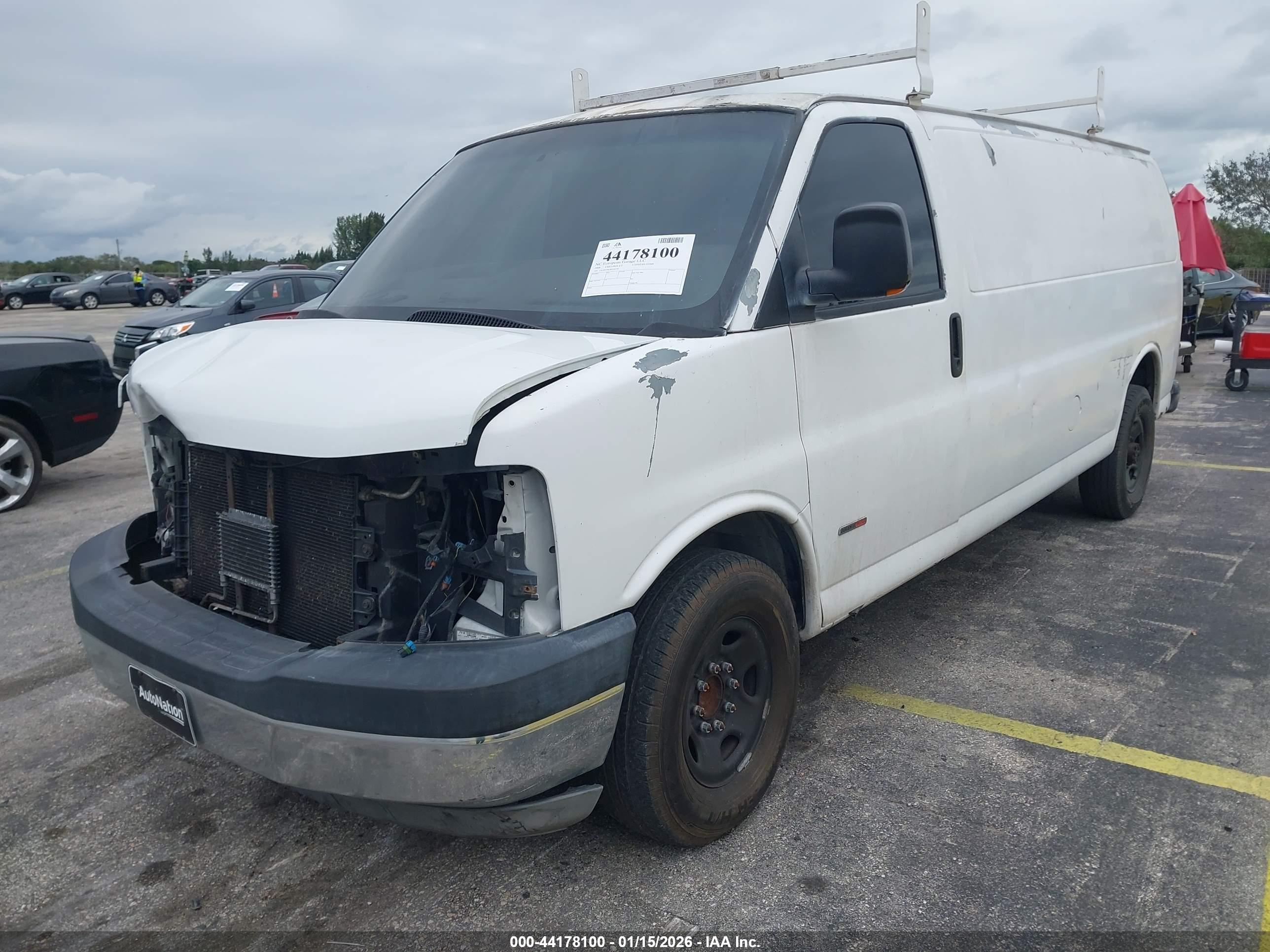 CHEVROLET EXPRESS image 2