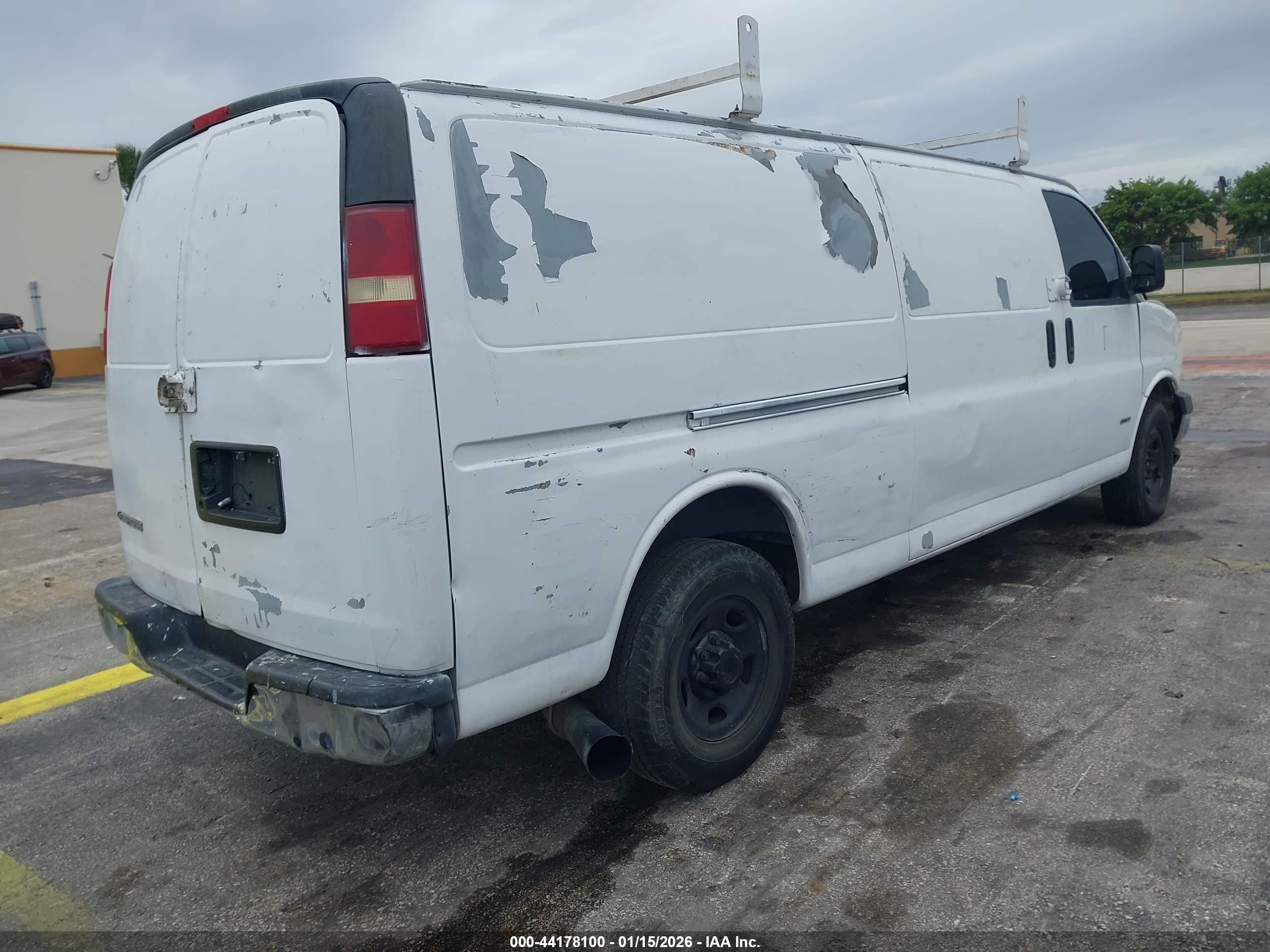 CHEVROLET EXPRESS image 4