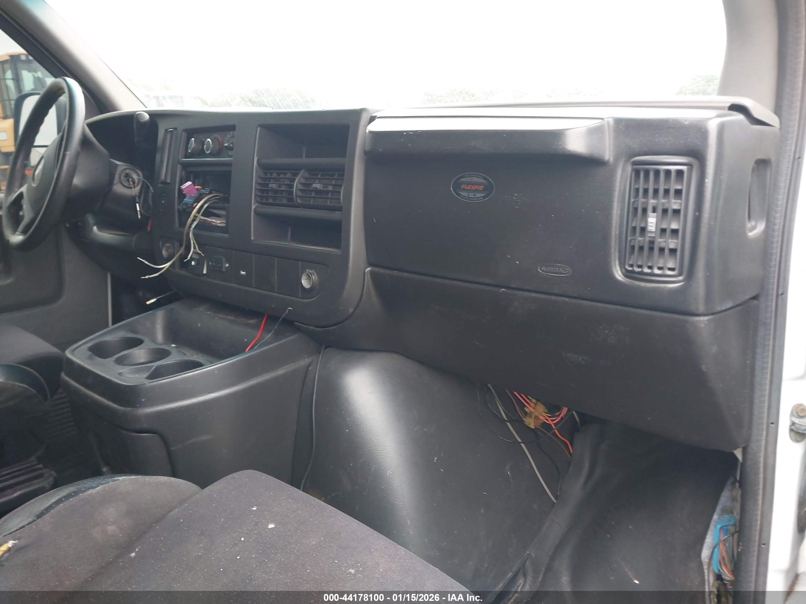 CHEVROLET EXPRESS image 5