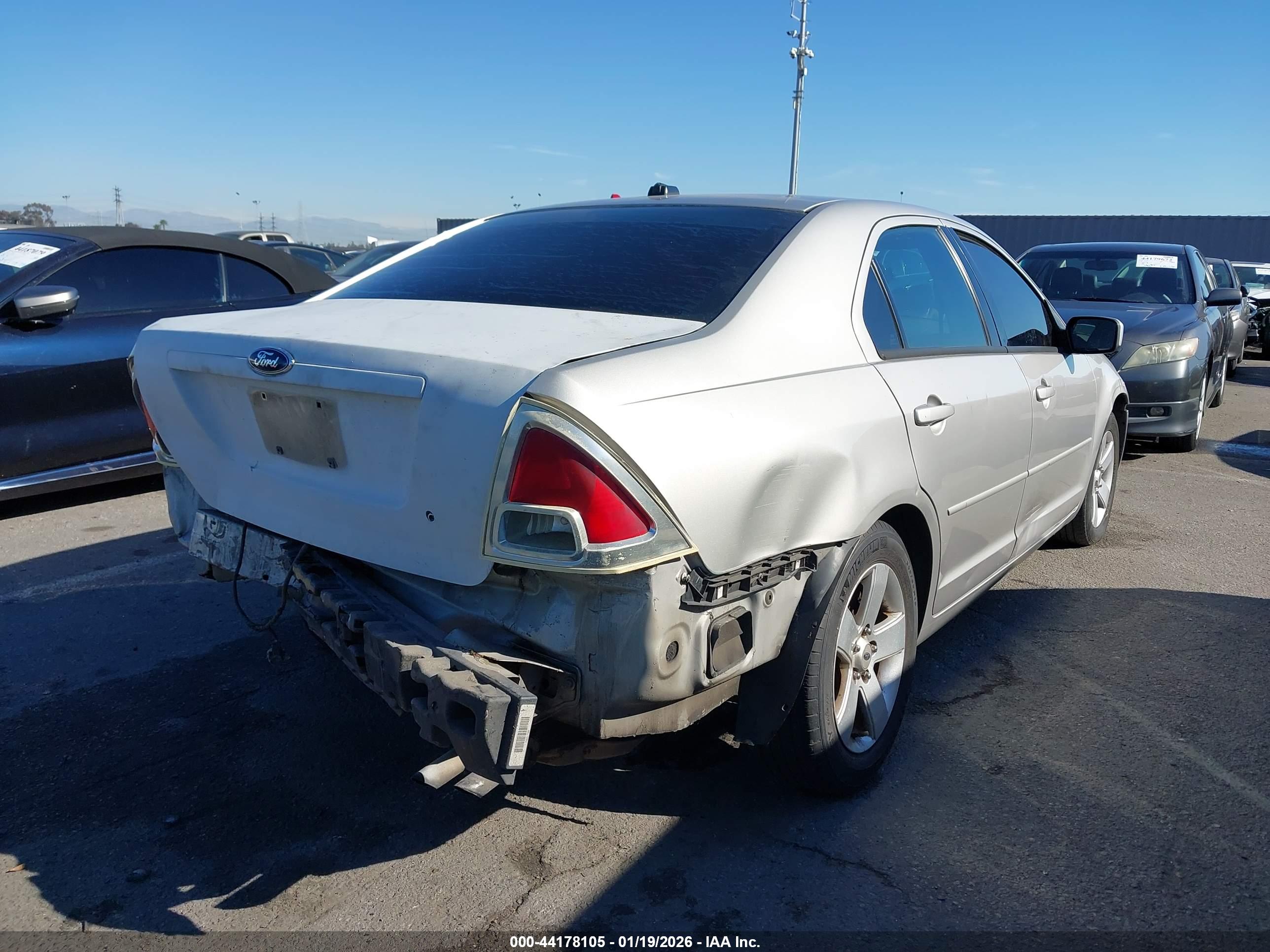 FORD FUSION image 4