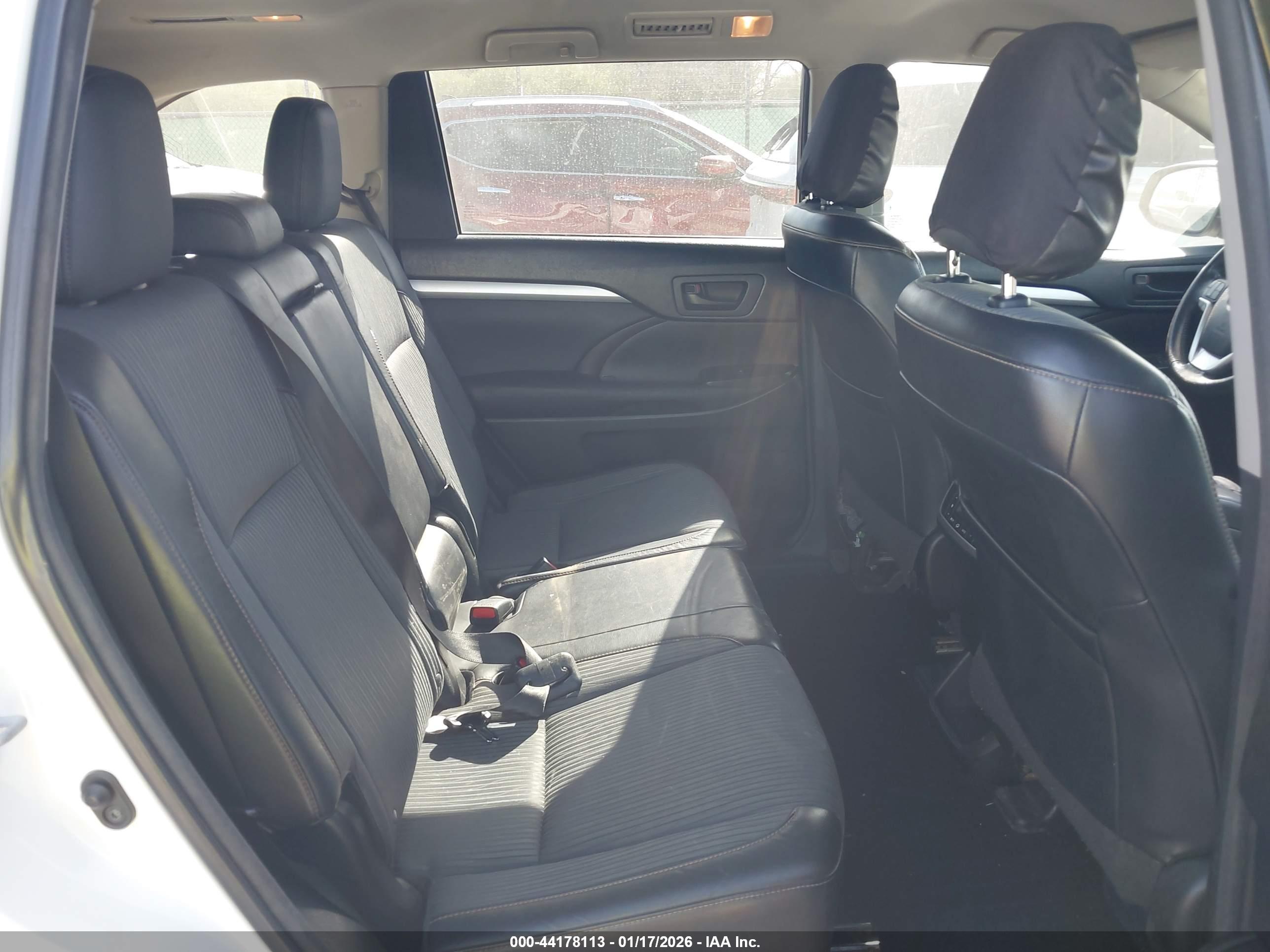 TOYOTA HIGHLANDER image 8