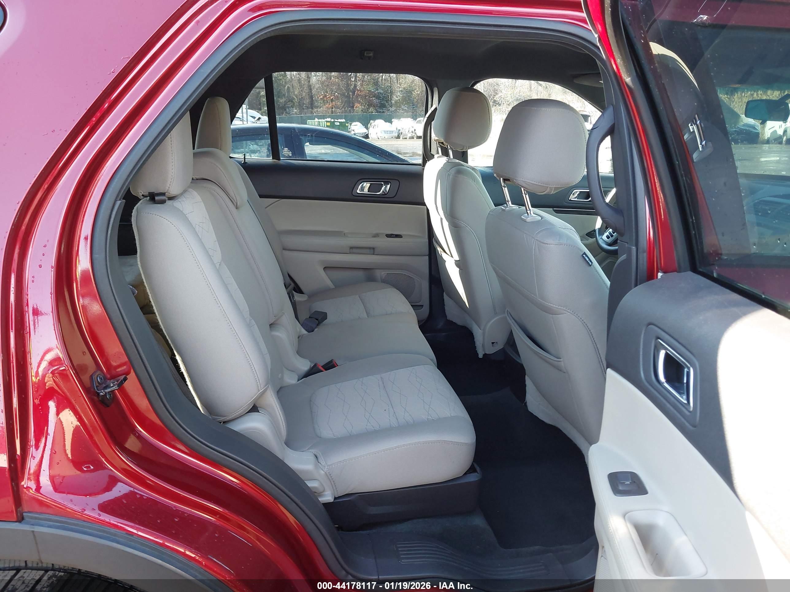 FORD EXPLORER image 8