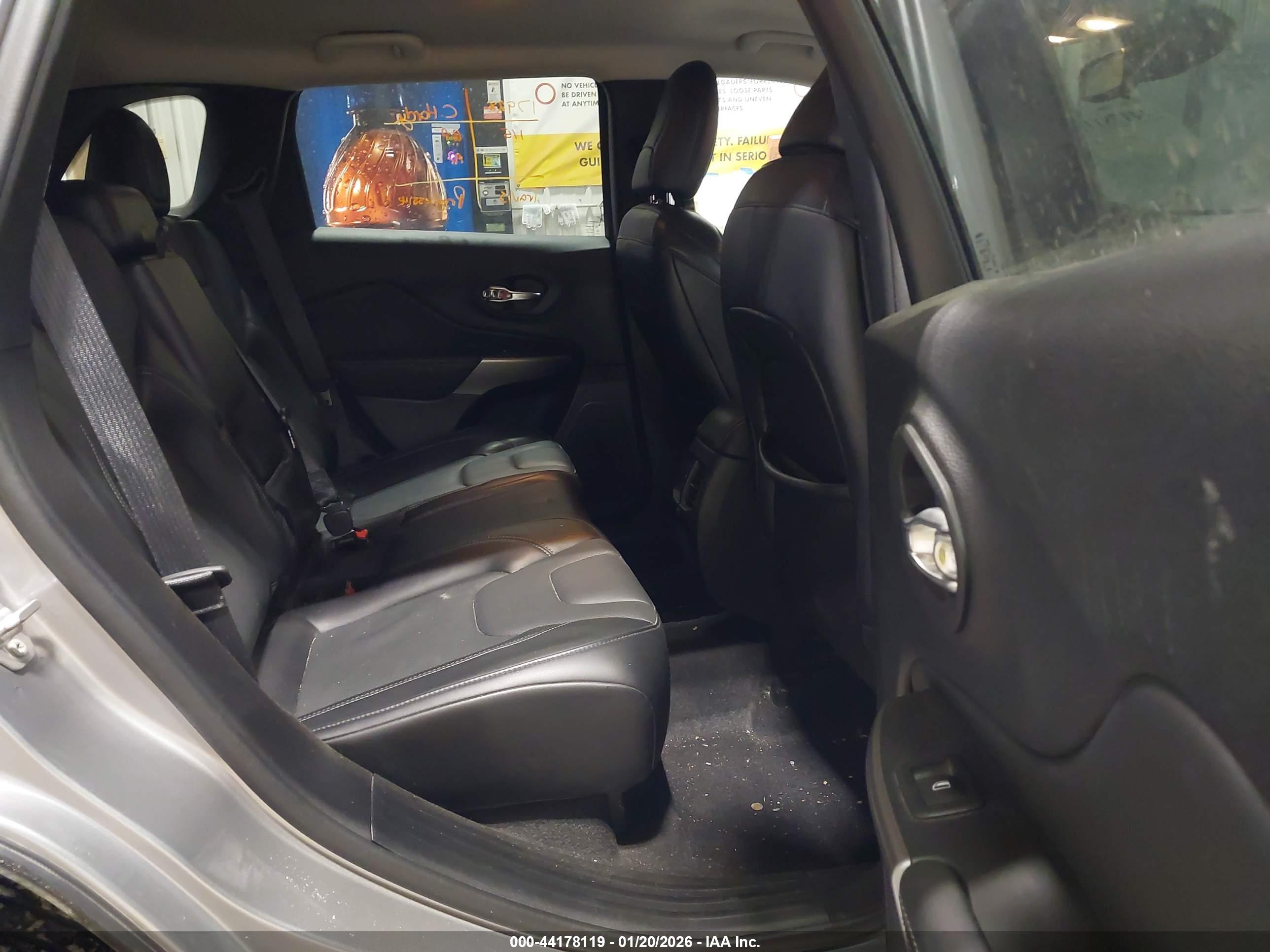 JEEP CHEROKEE image 8