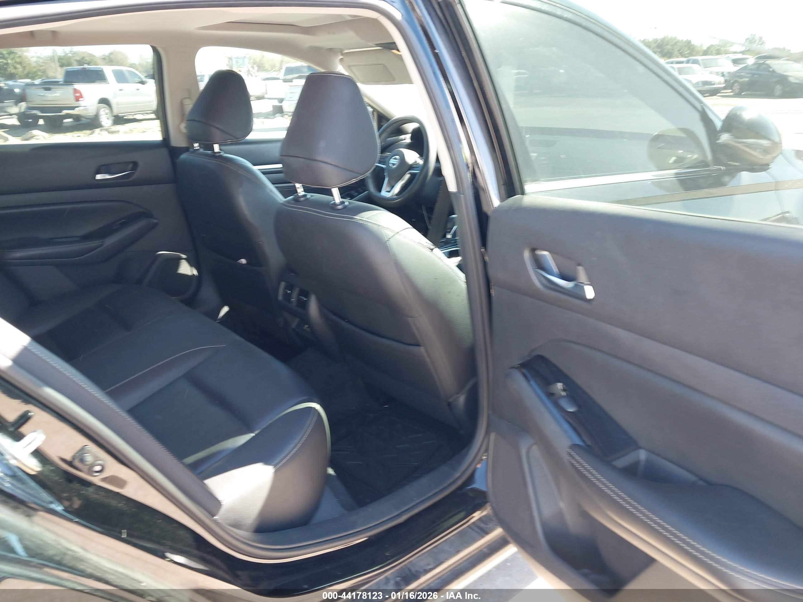 NISSAN ALTIMA image 8