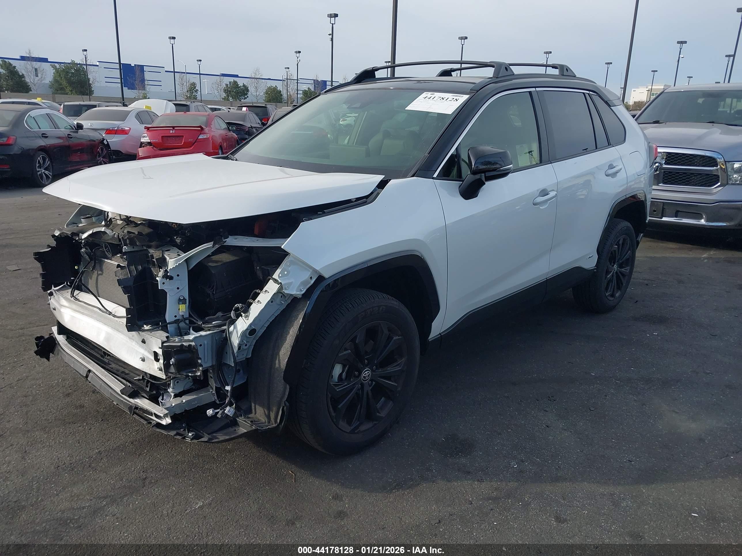 TOYOTA RAV4 image 2