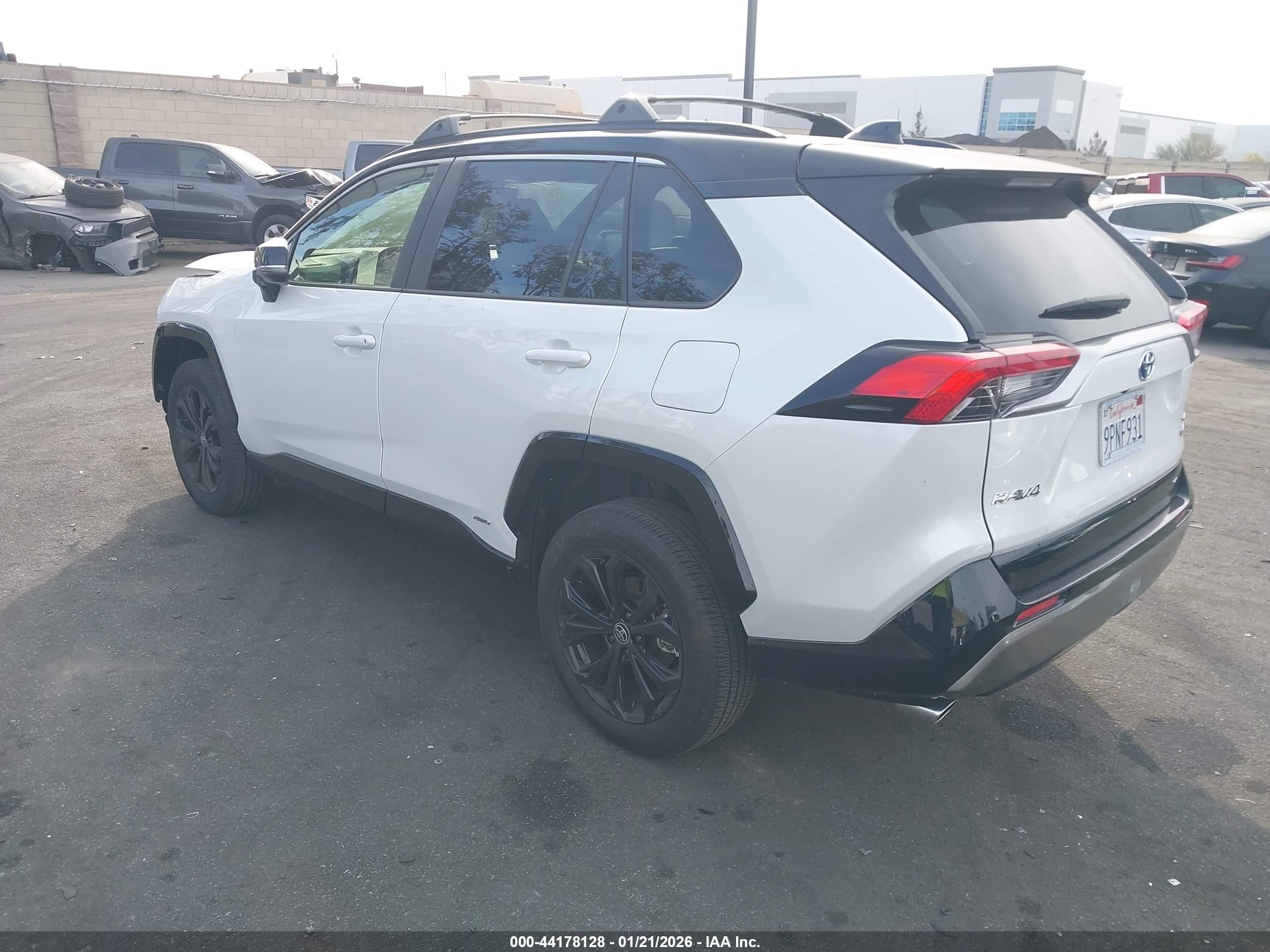TOYOTA RAV4 image 3