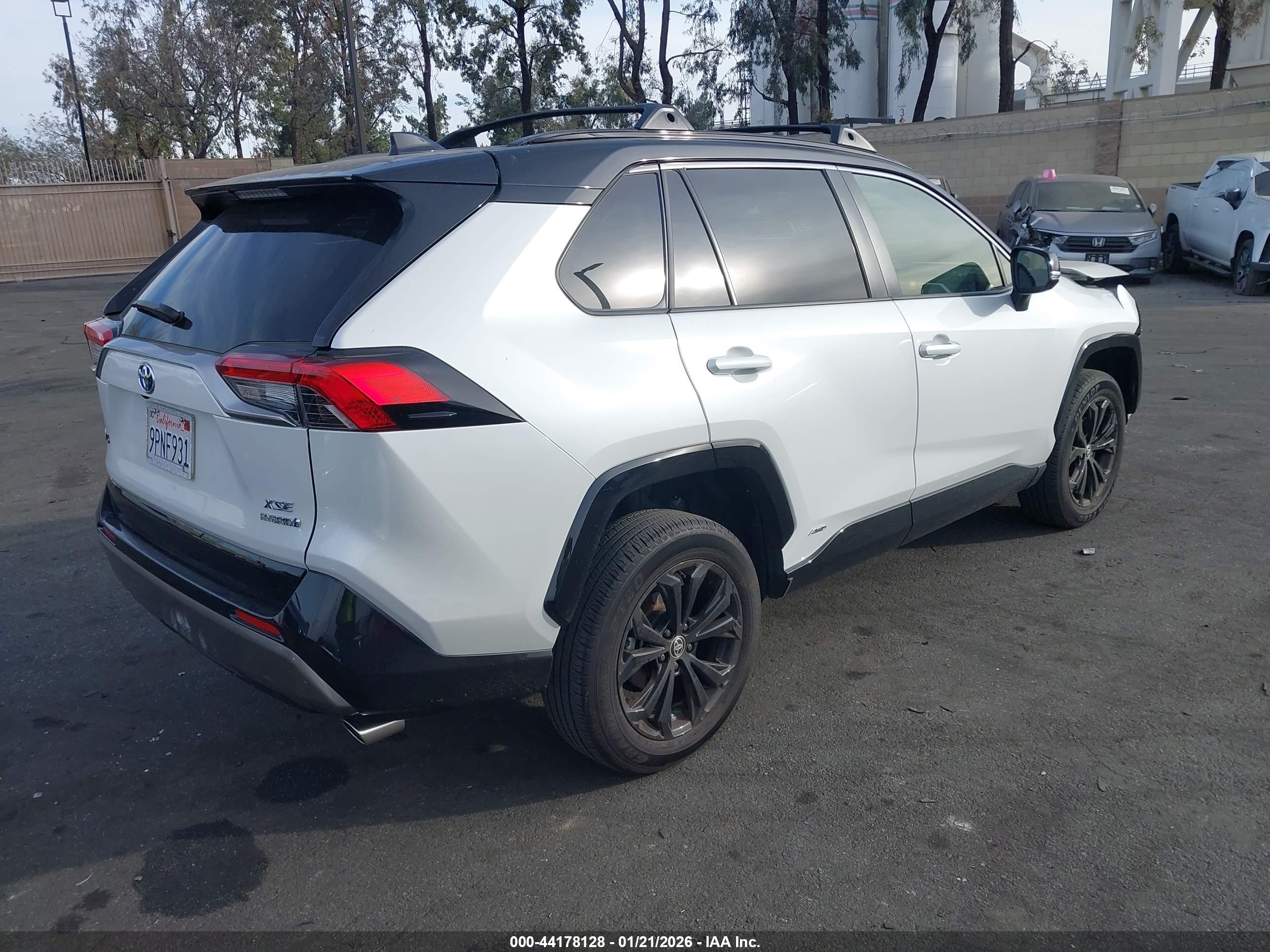 TOYOTA RAV4 image 4