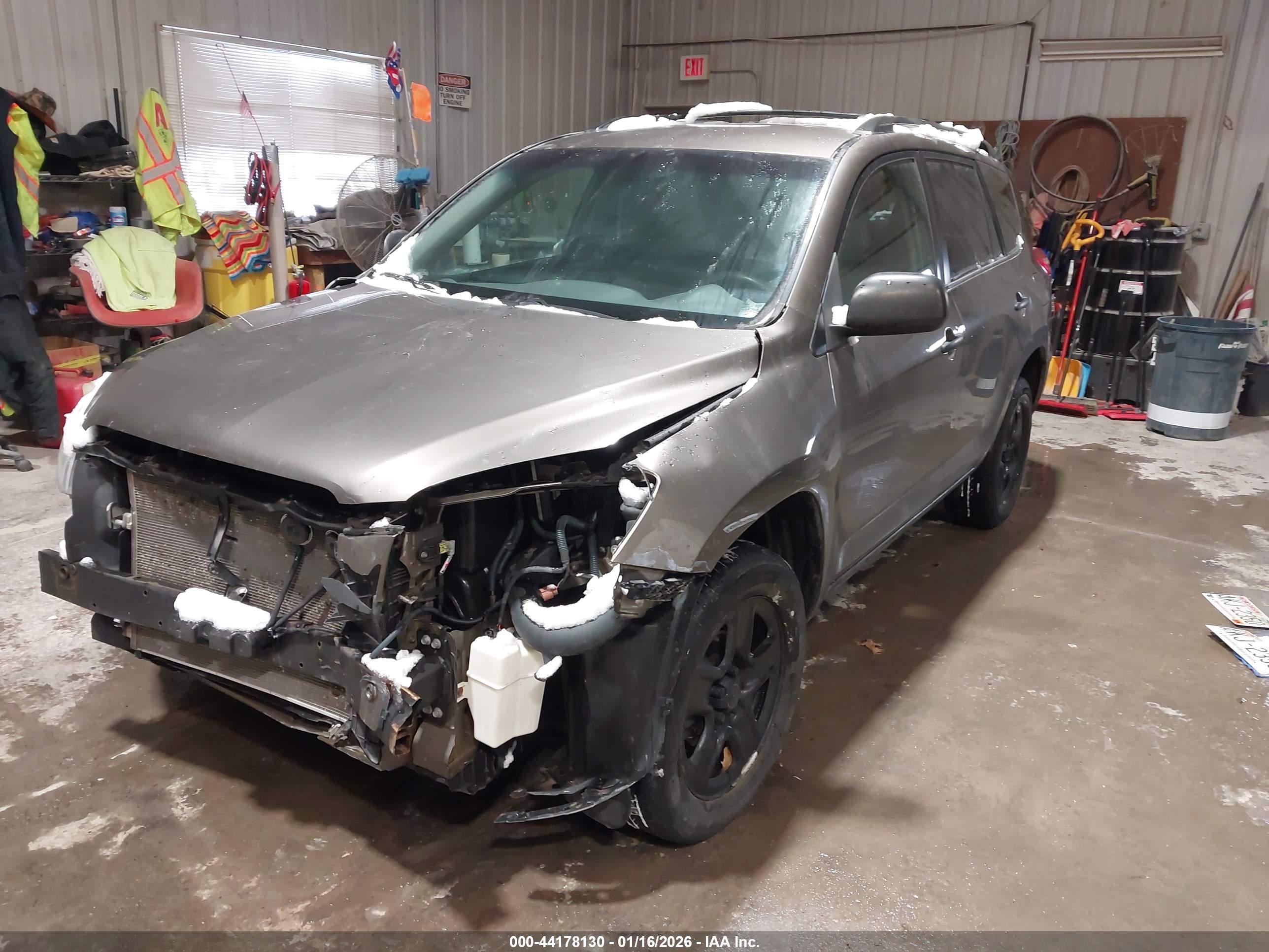 TOYOTA RAV4 image 2