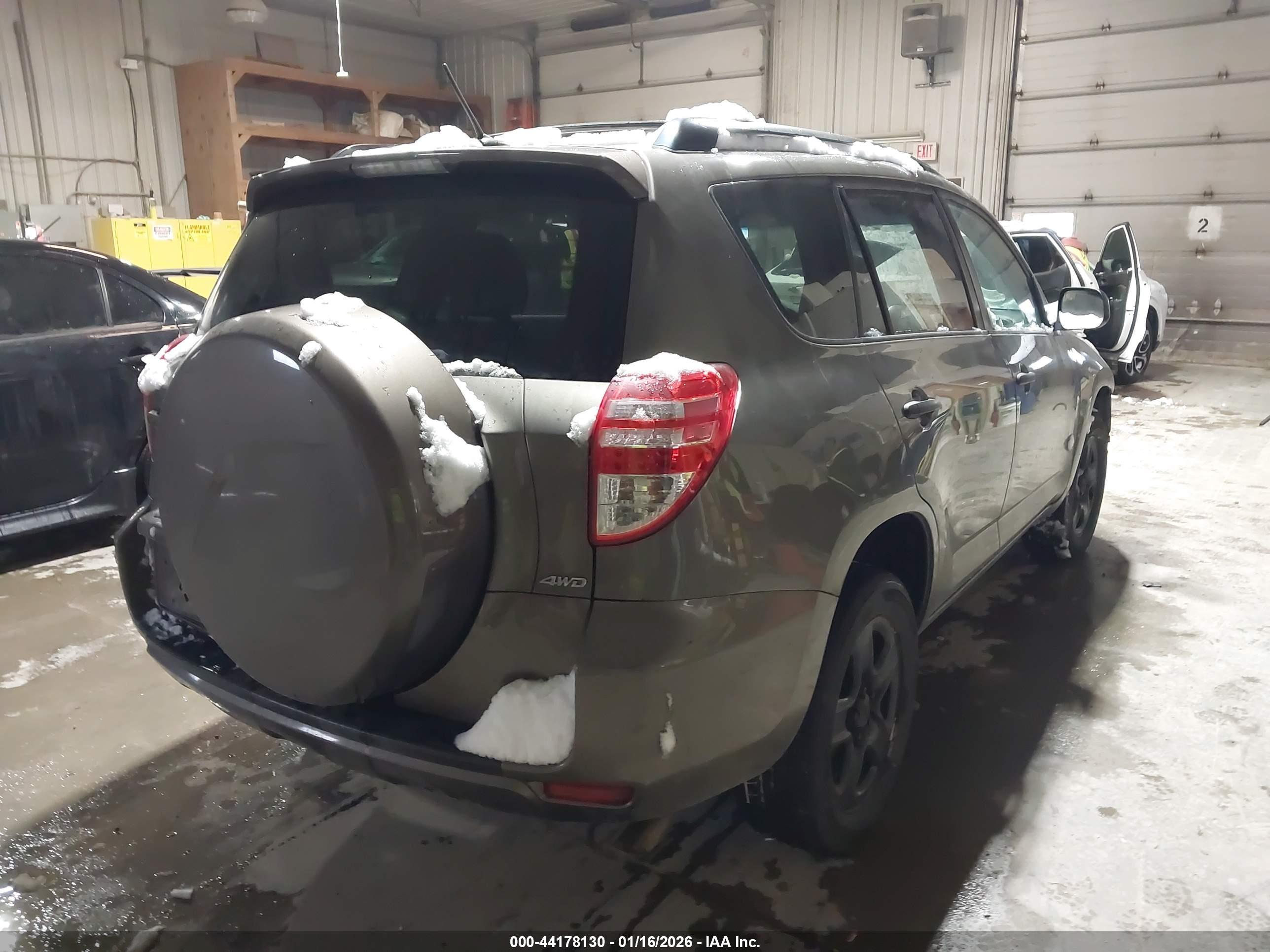 TOYOTA RAV4 image 4