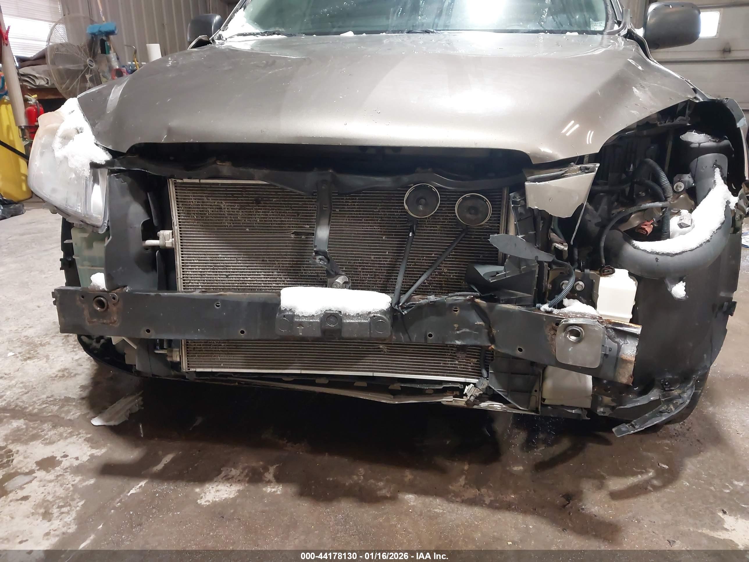 TOYOTA RAV4 image 6