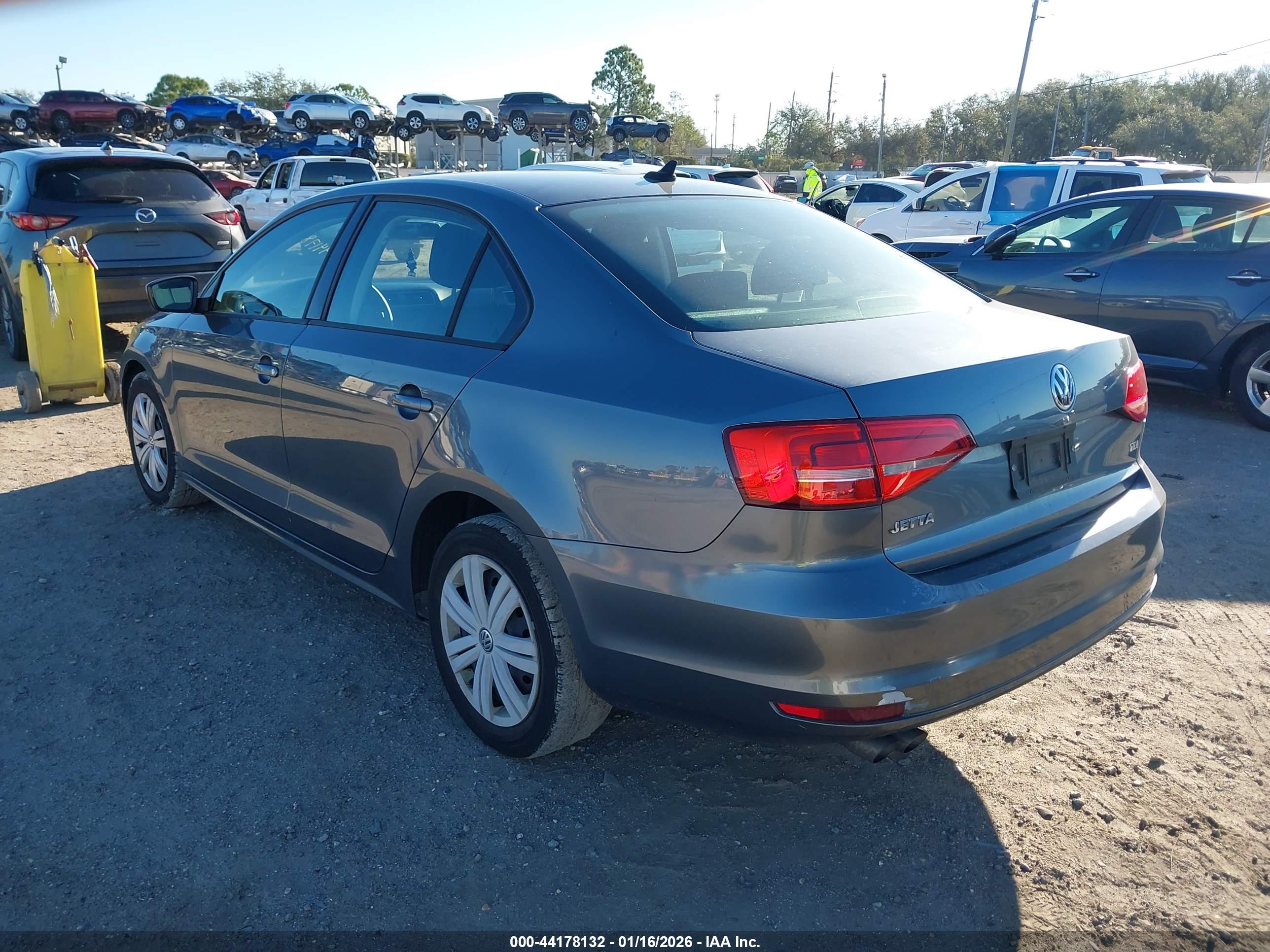 VOLKSWAGEN JETTA image 3