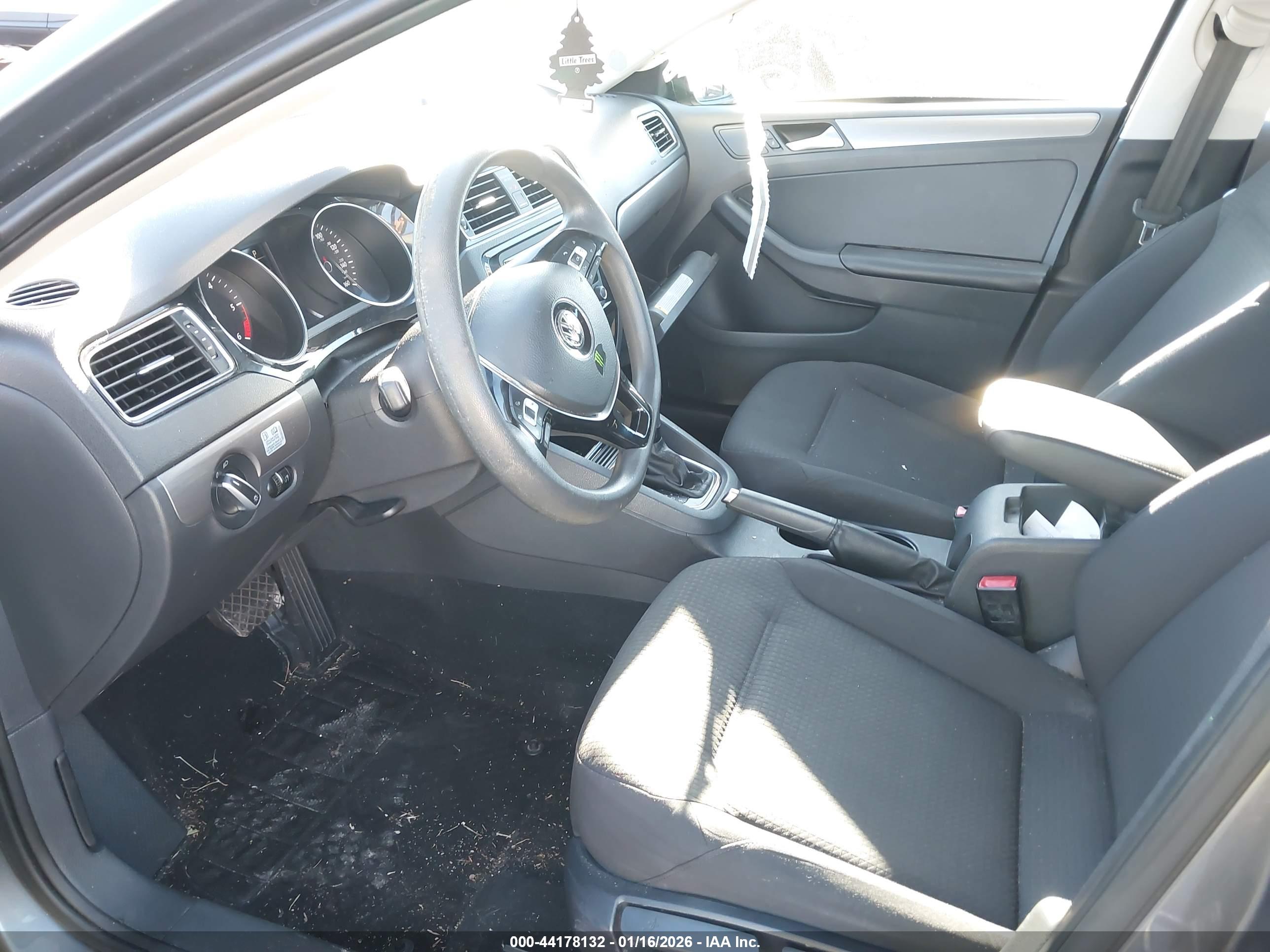 VOLKSWAGEN JETTA image 5