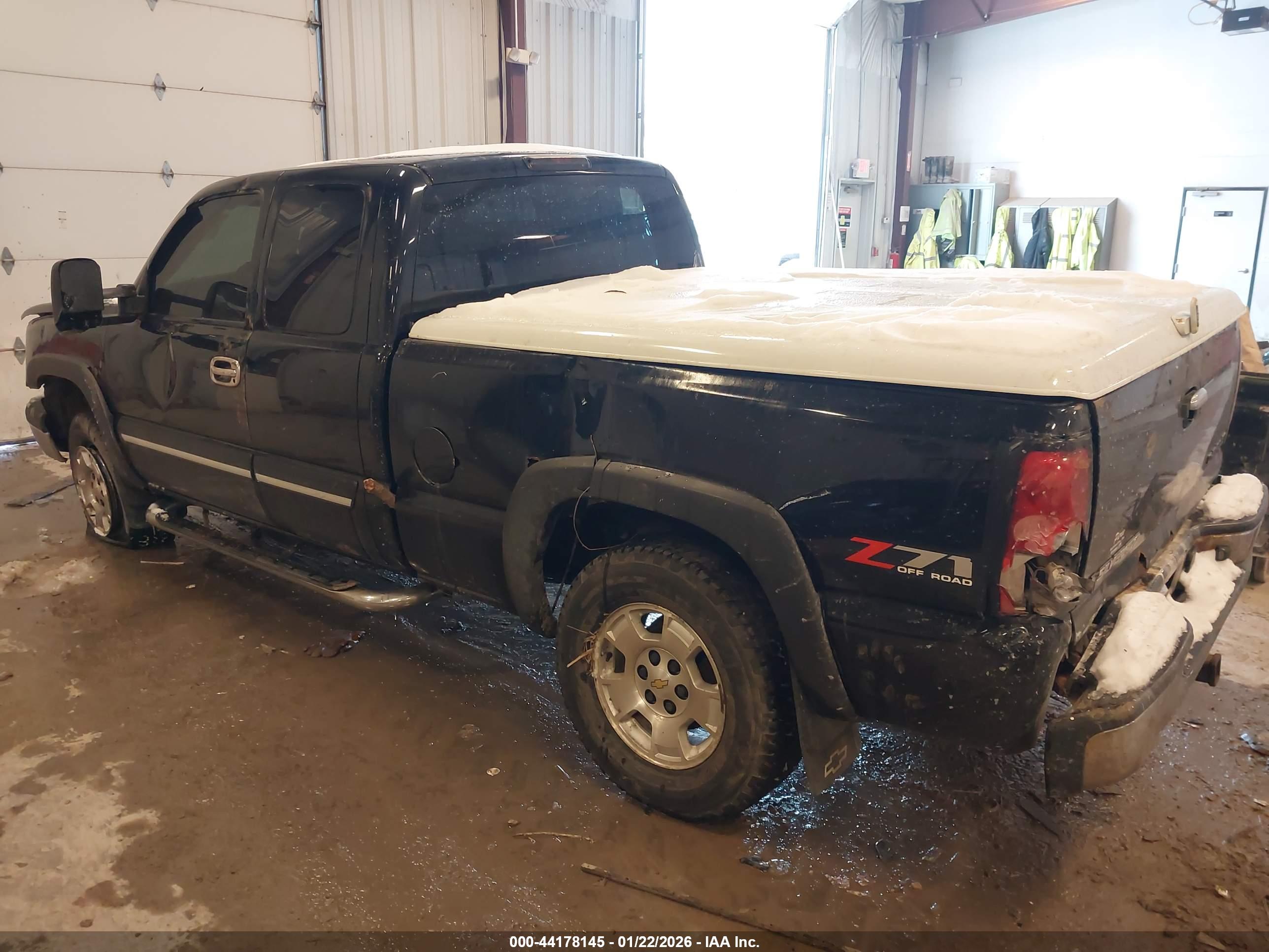 CHEVROLET SILVERADO image 3