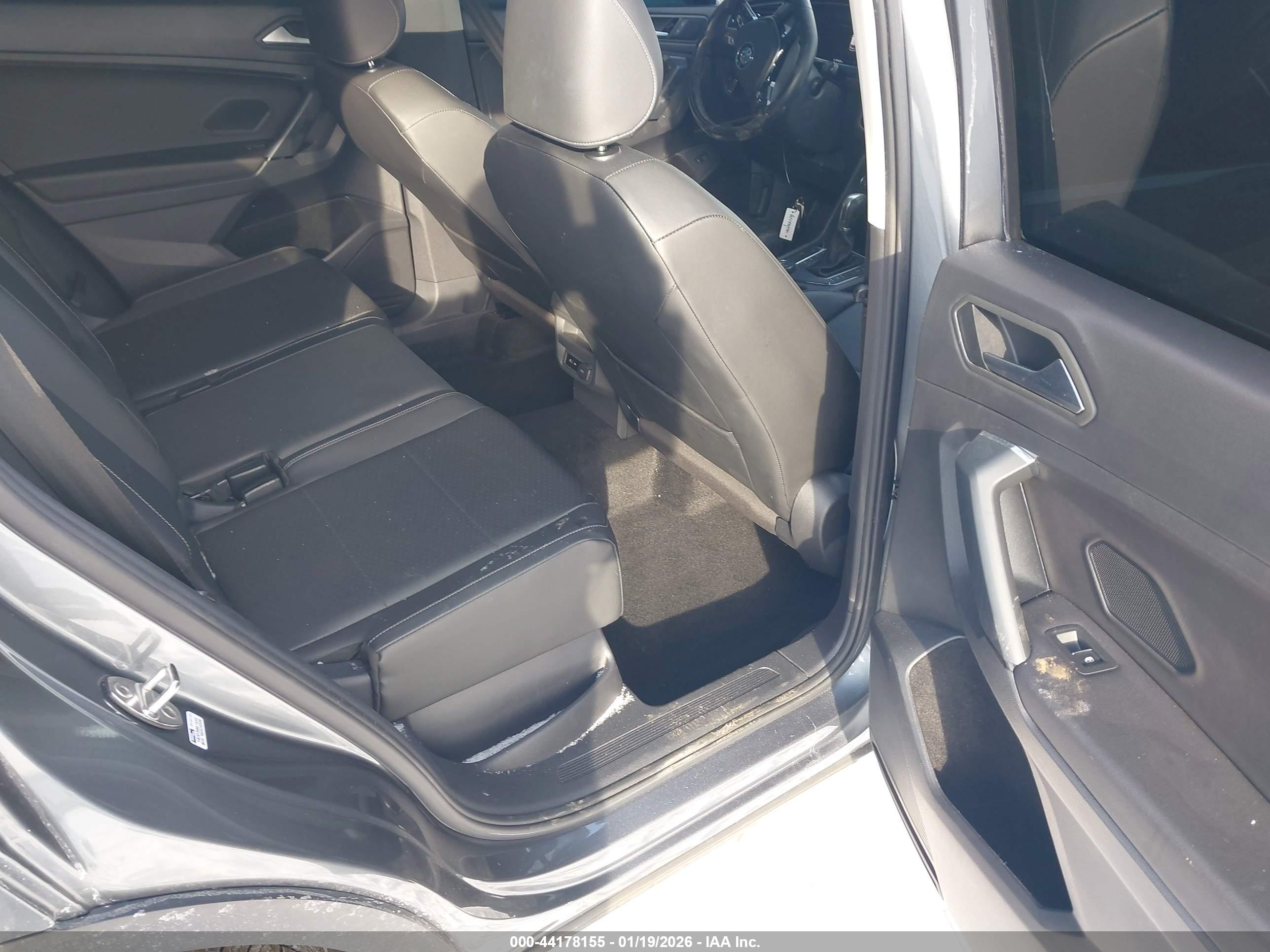 VOLKSWAGEN TIGUAN image 8