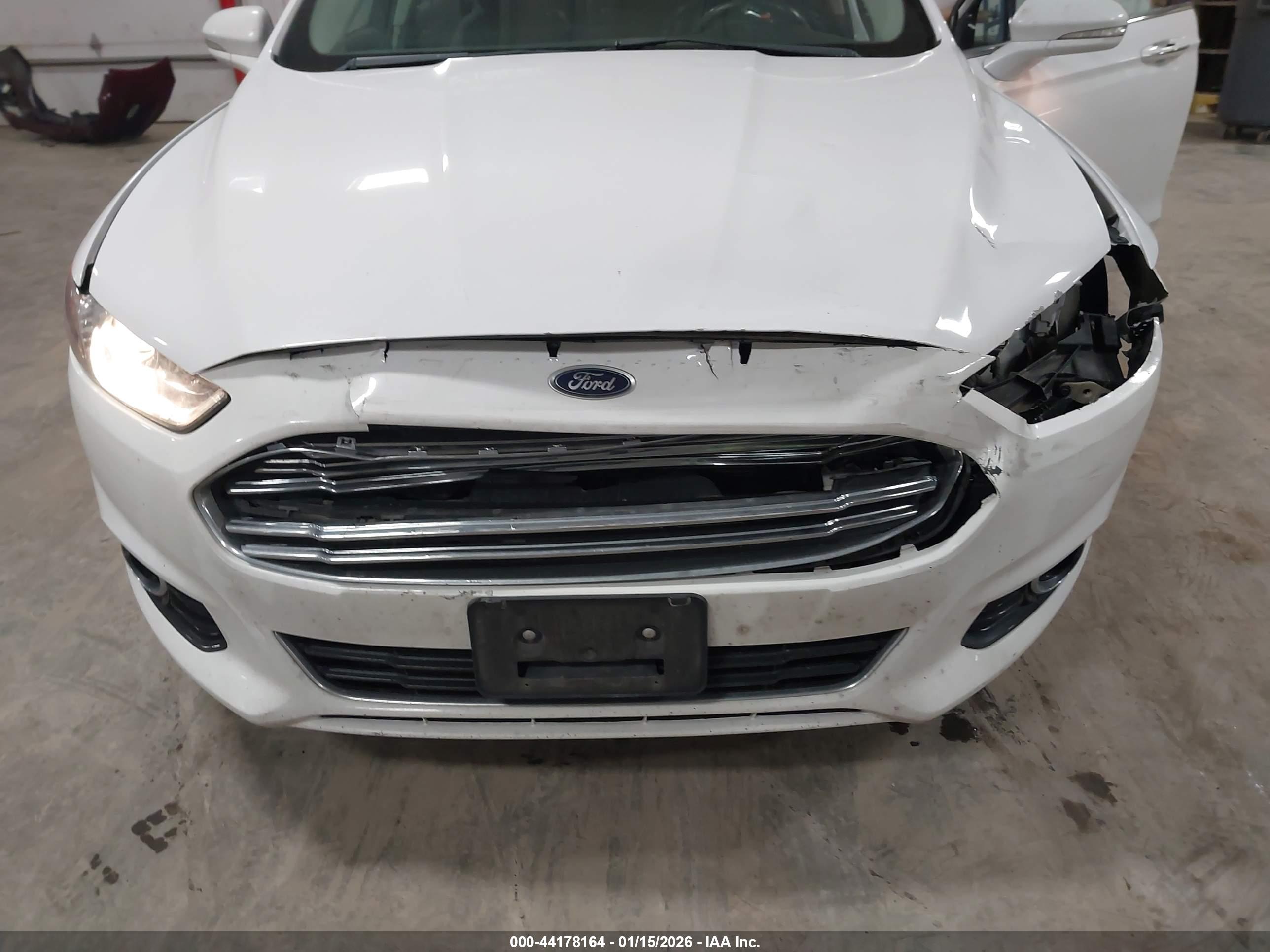 FORD FUSION image 6