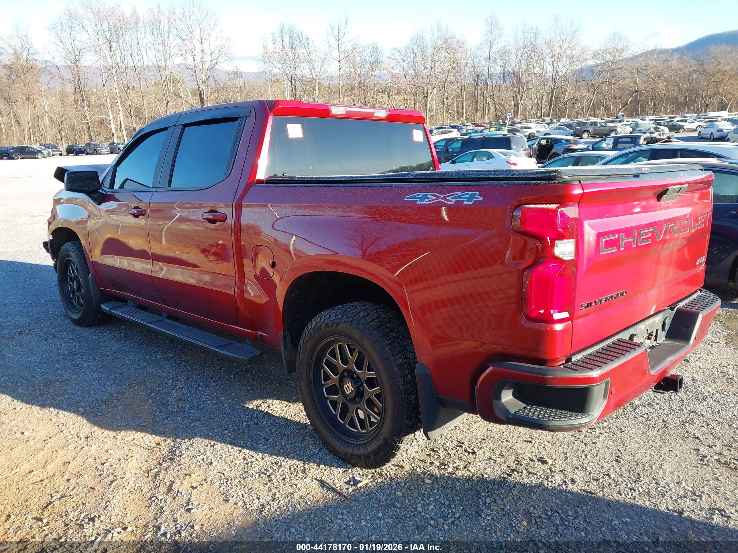 CHEVROLET SILVERADO image 3