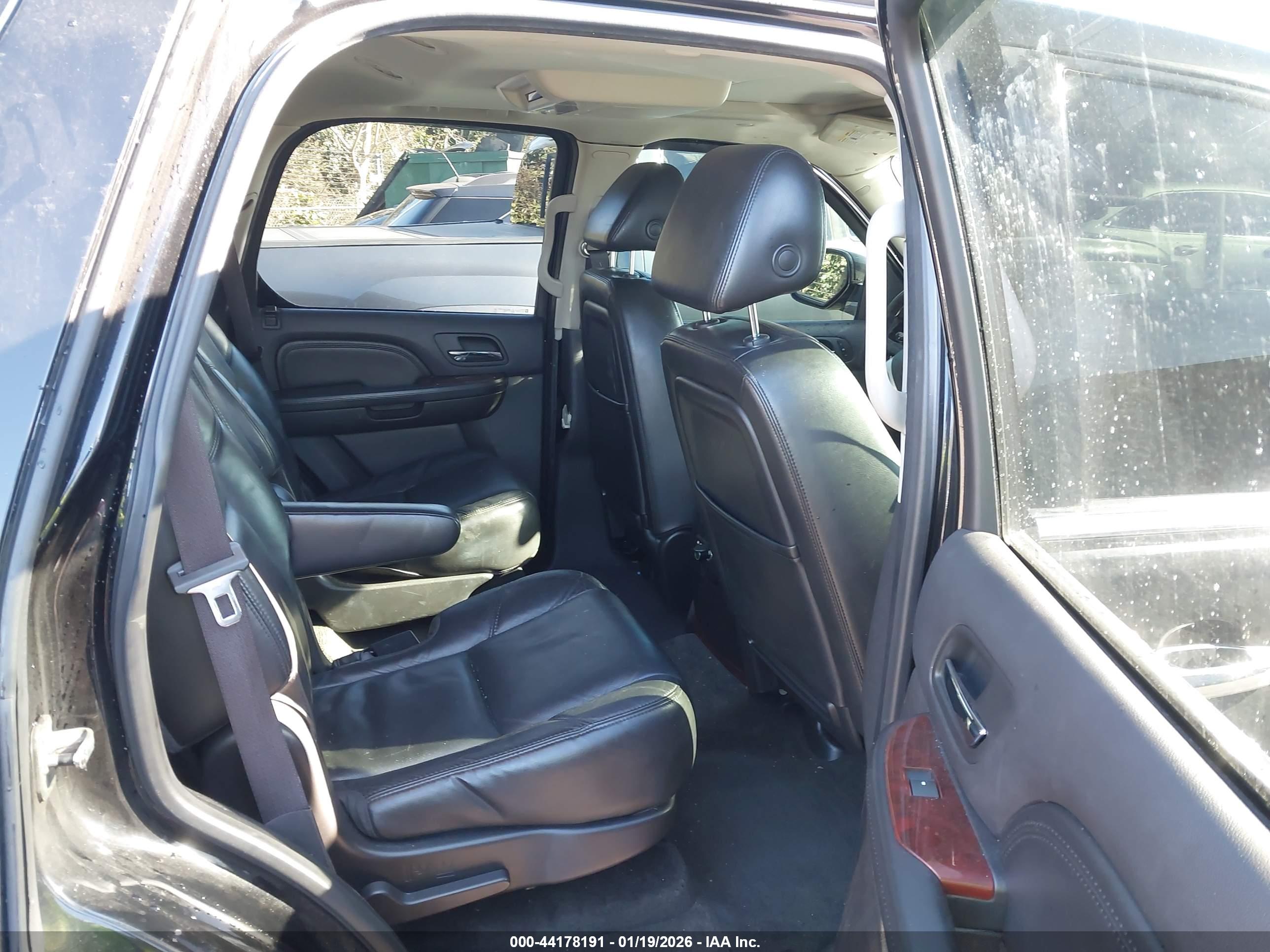 CADILLAC ESCALADE image 8