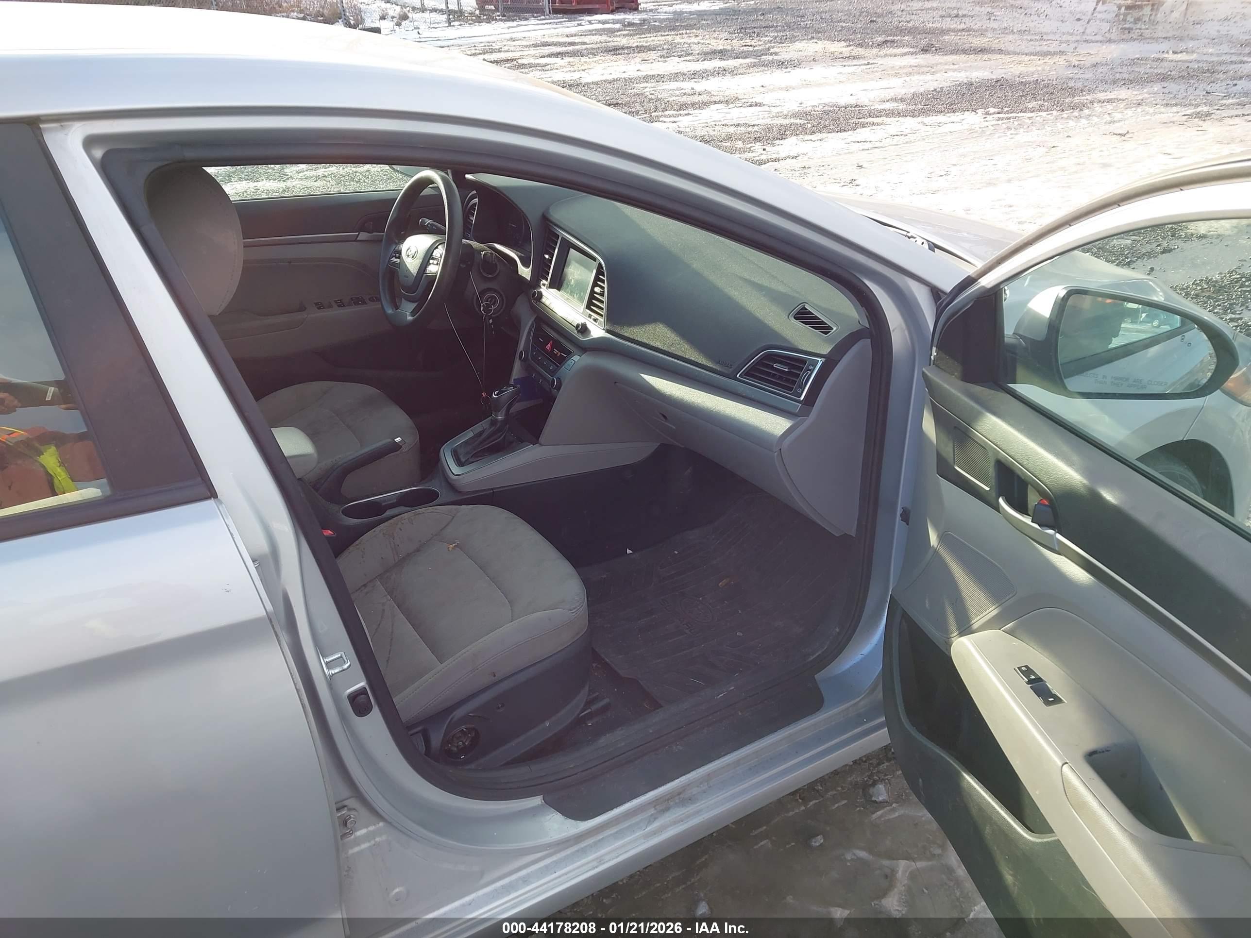 HYUNDAI ELANTRA image 5