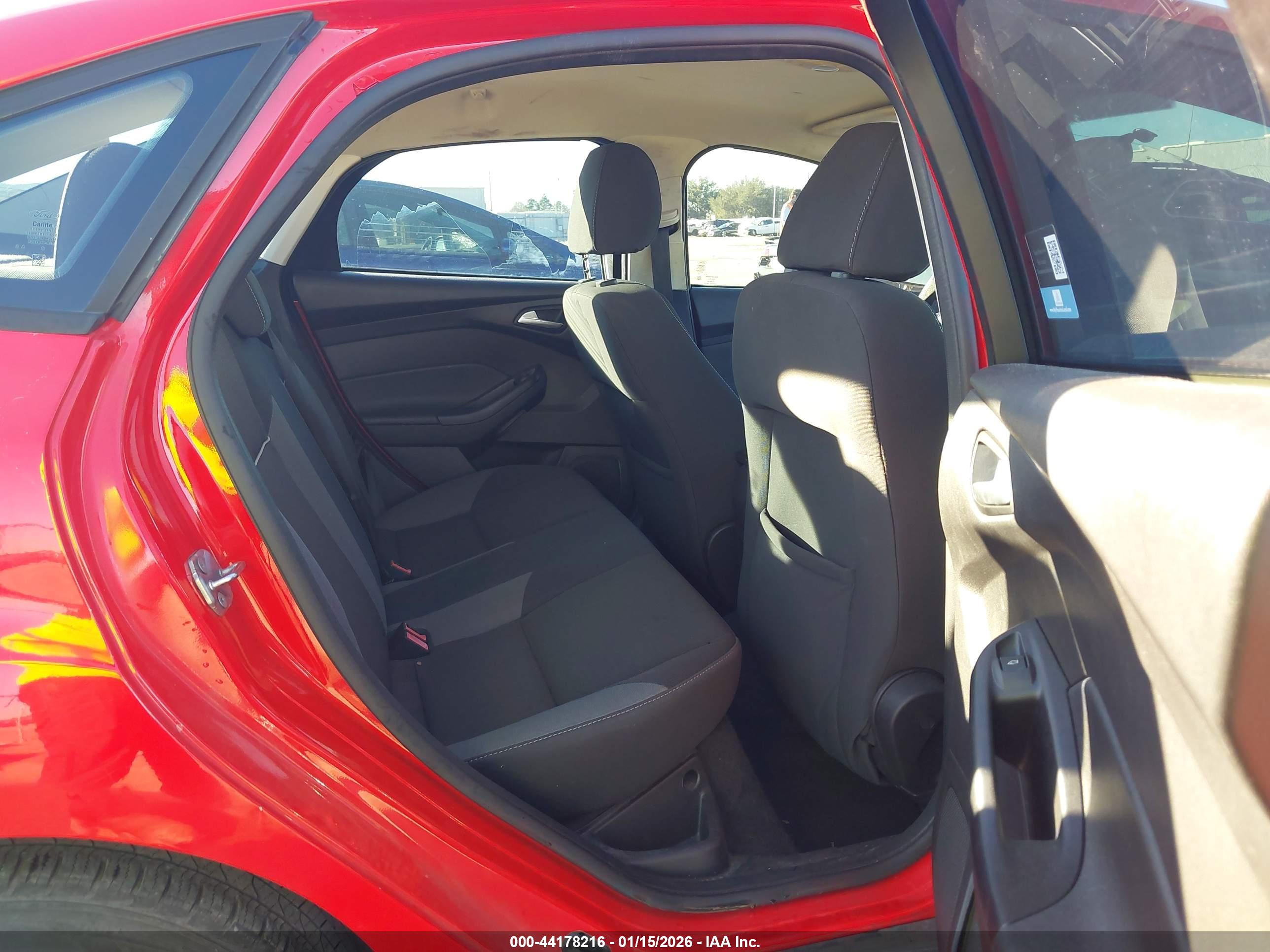 FORD FOCUS image 8