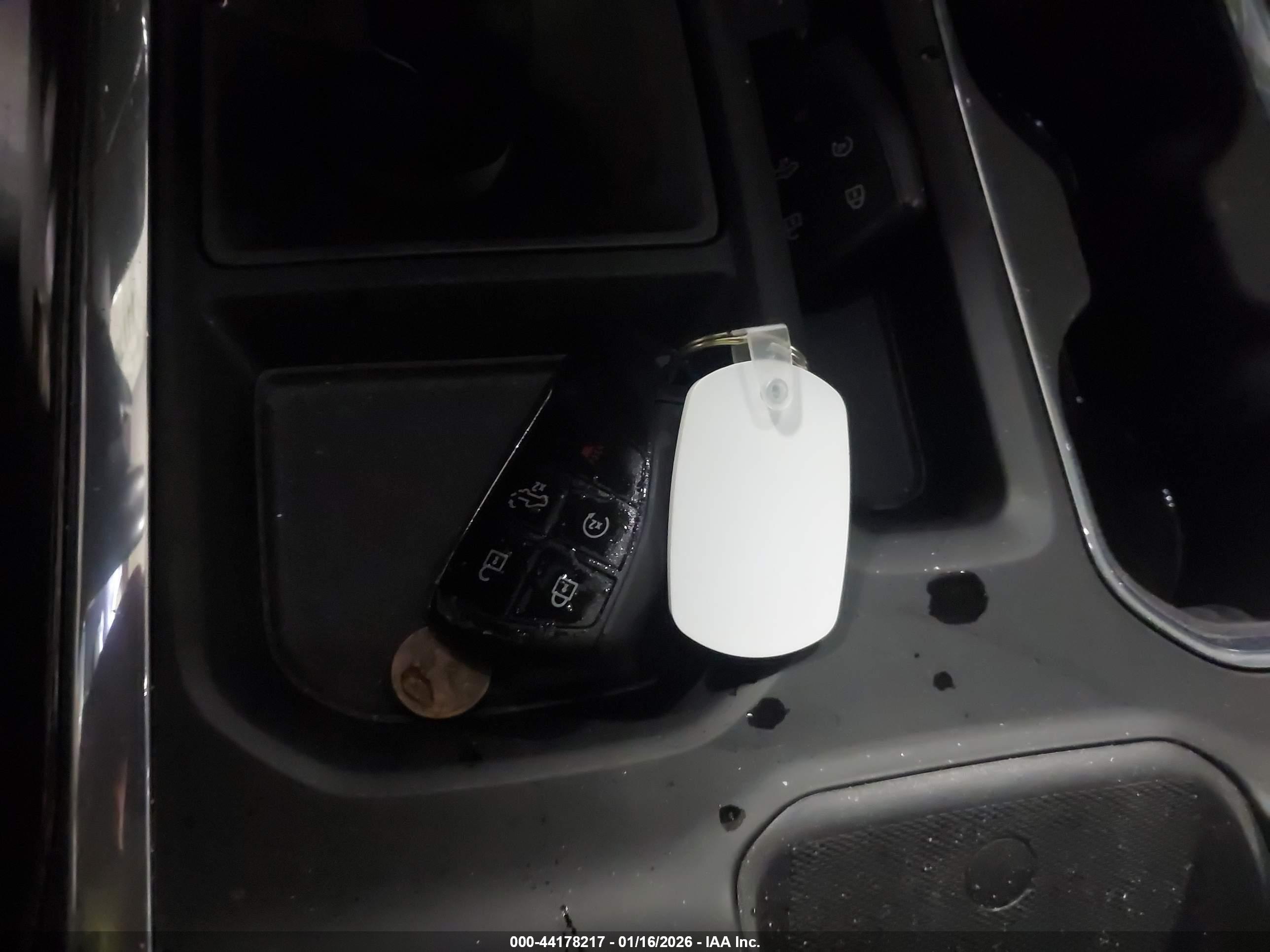 CHEVROLET SILVERADO image 11