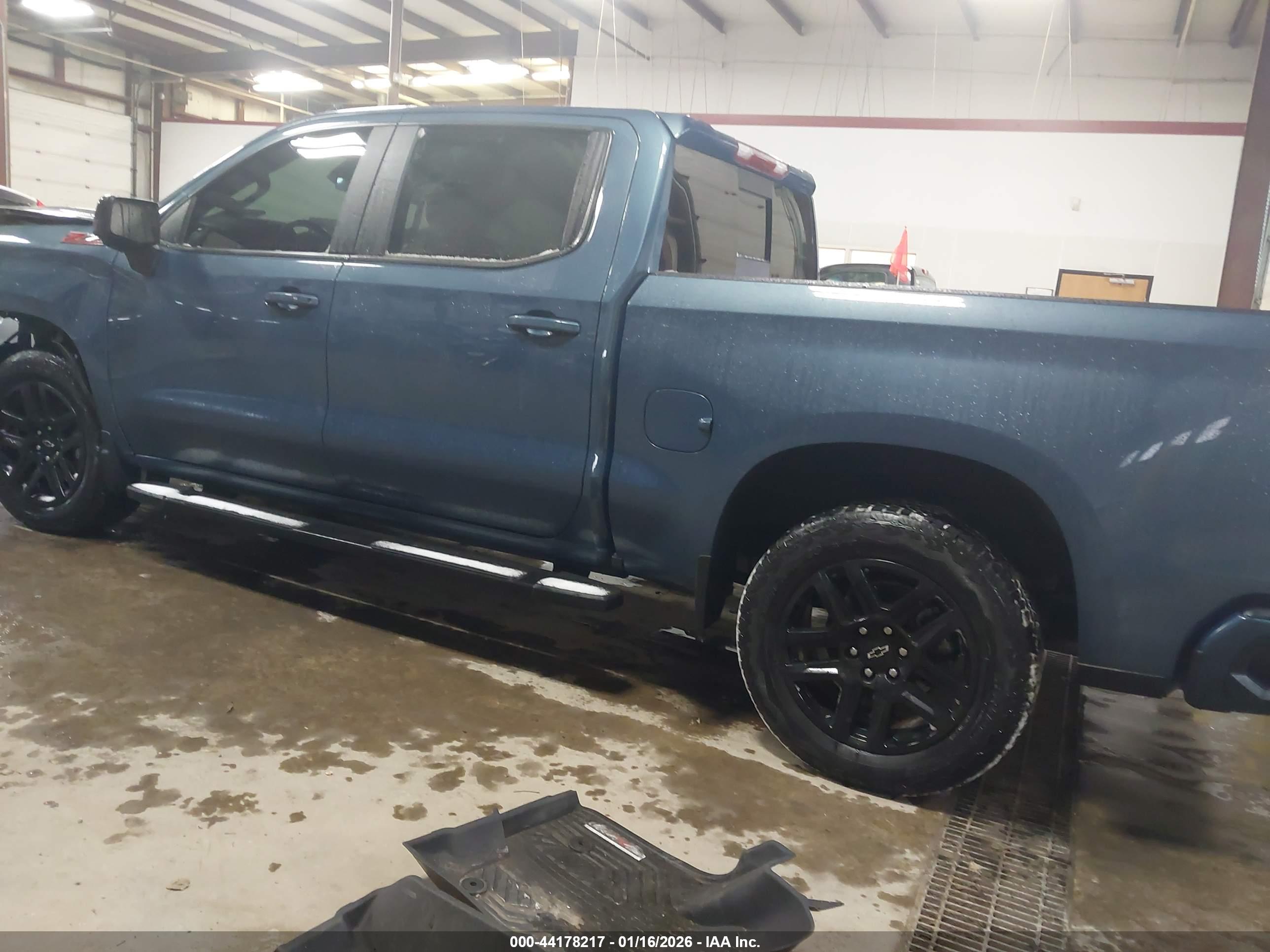 CHEVROLET SILVERADO image 3