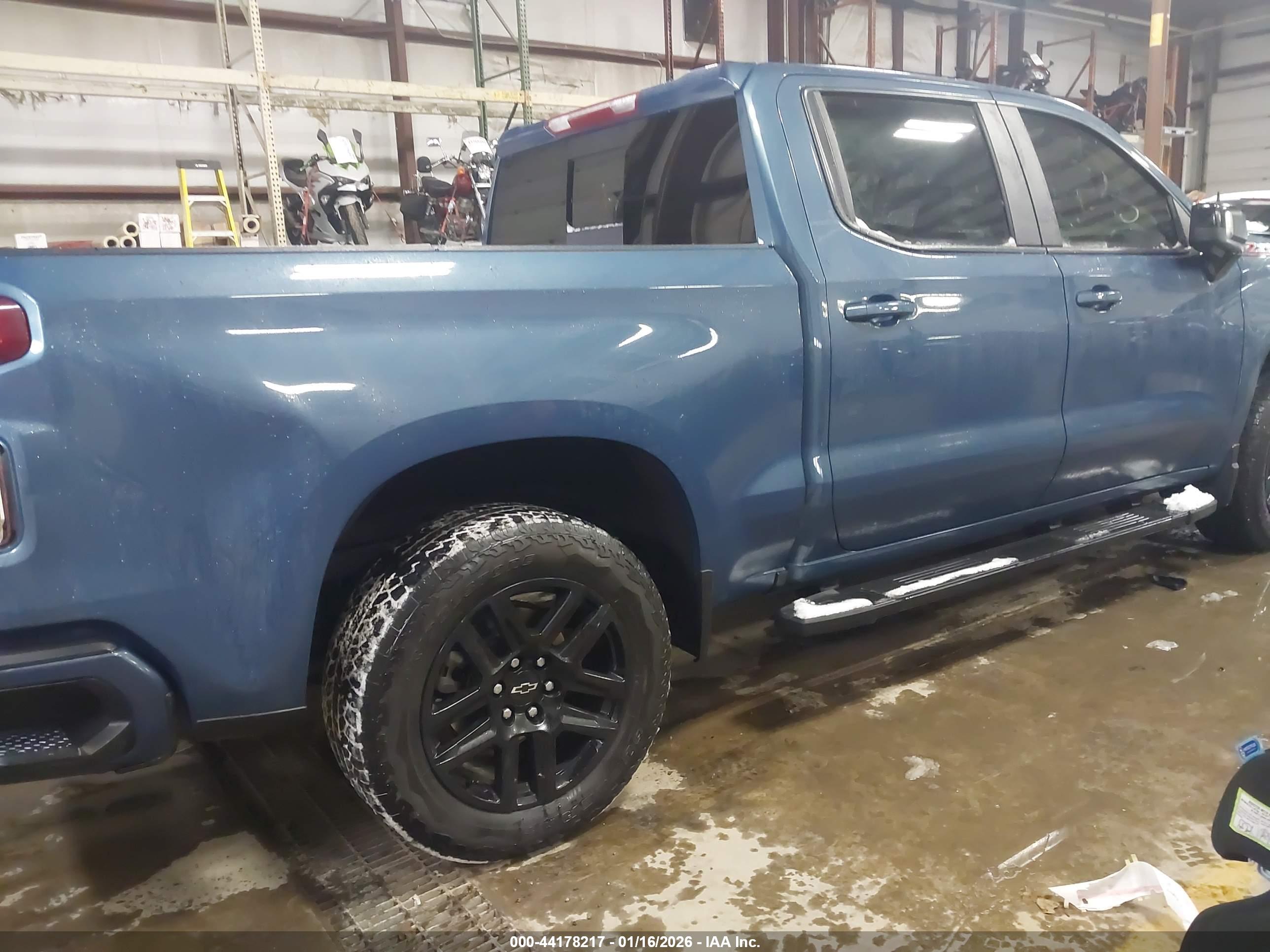 CHEVROLET SILVERADO image 4