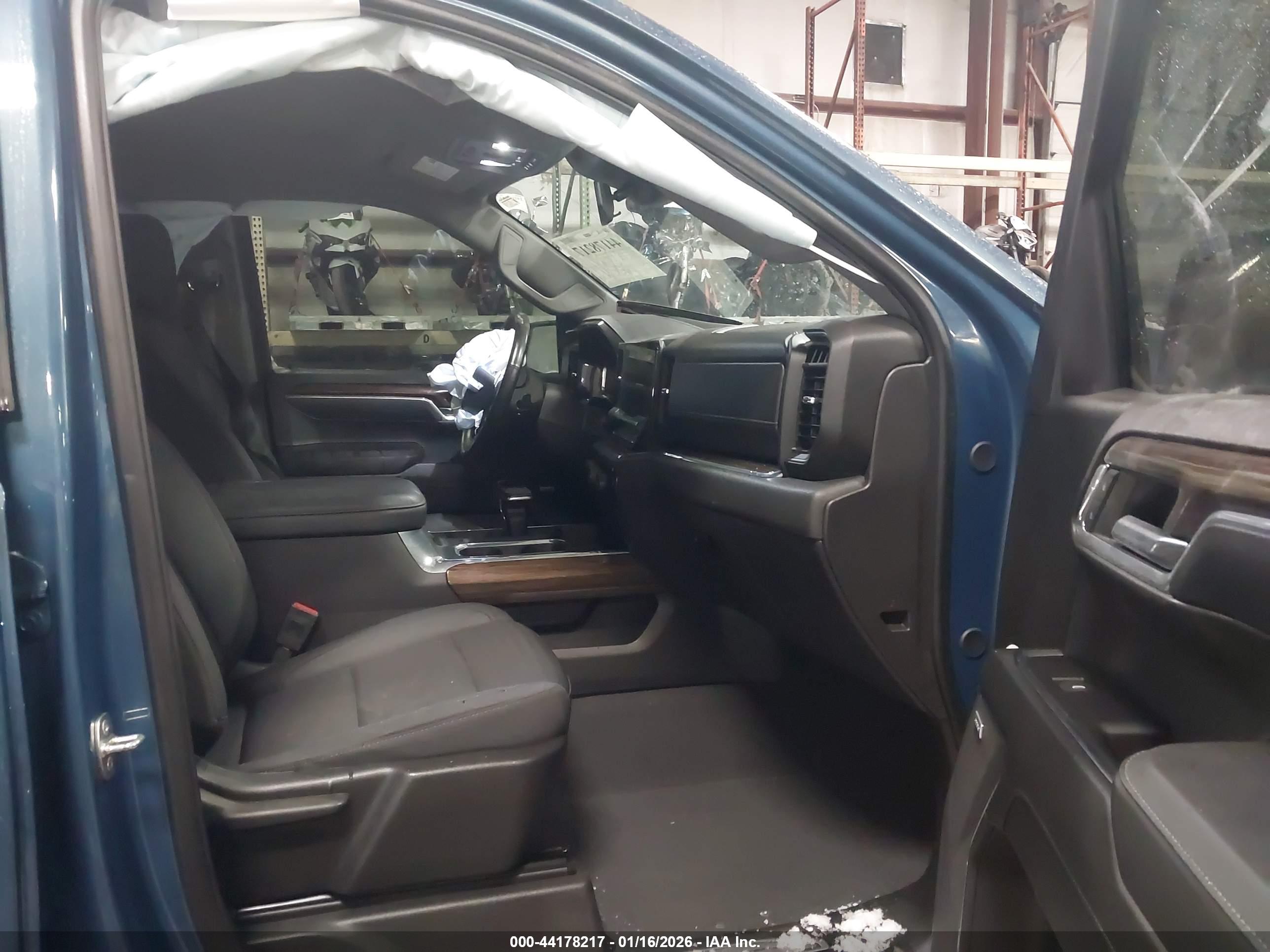 CHEVROLET SILVERADO image 5