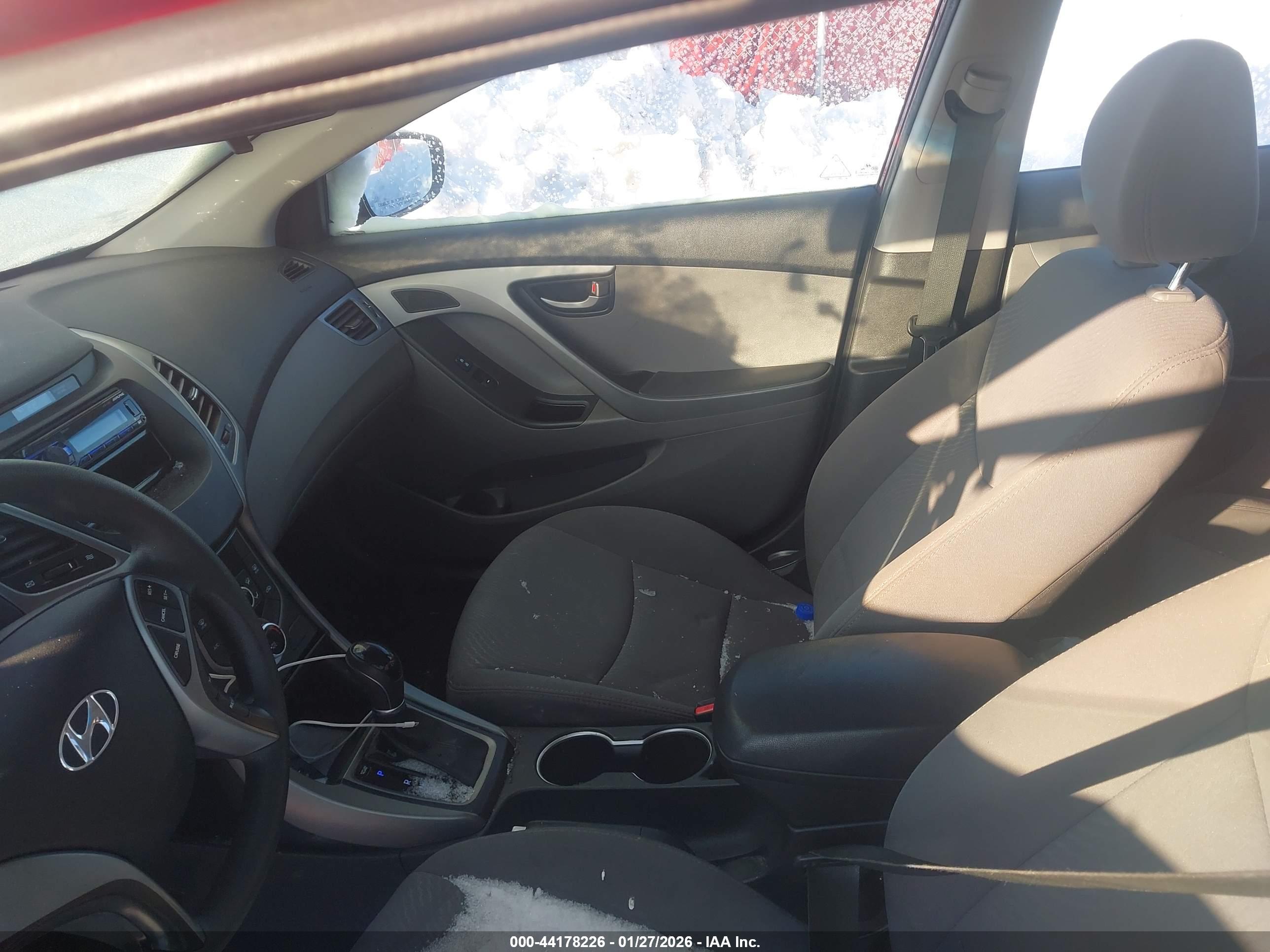 HYUNDAI ELANTRA image 5