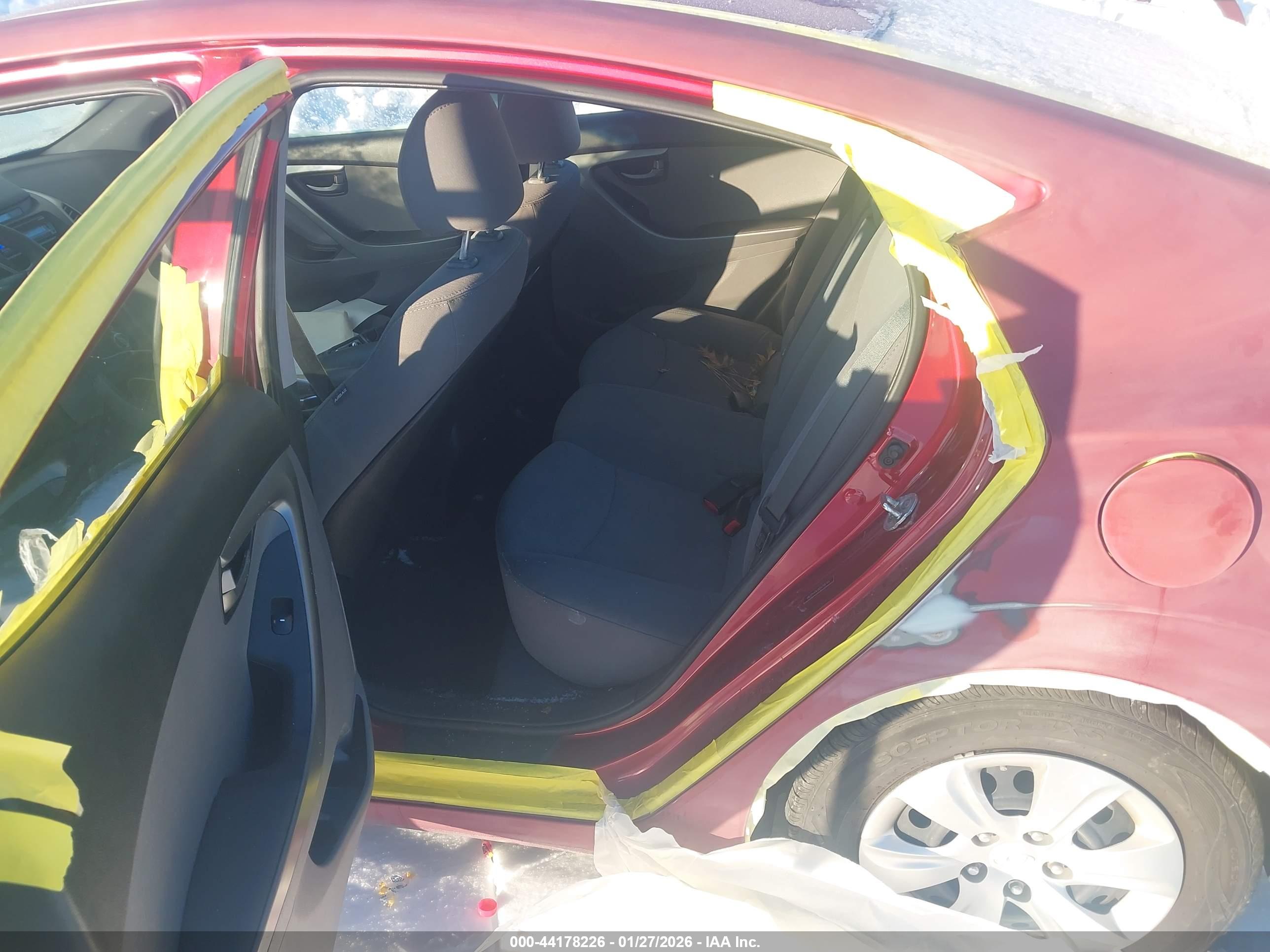 HYUNDAI ELANTRA image 8