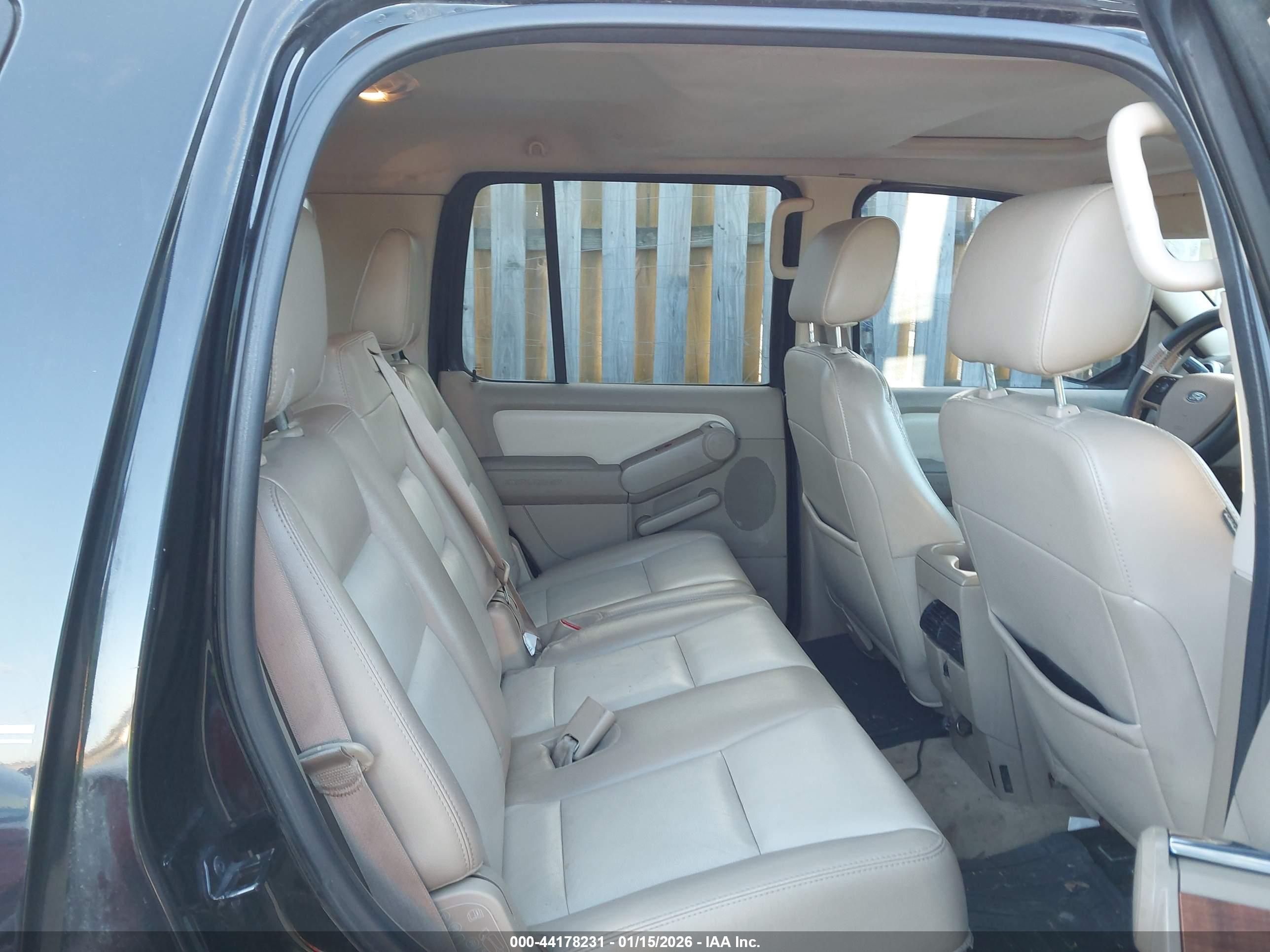 FORD EXPLORER image 8
