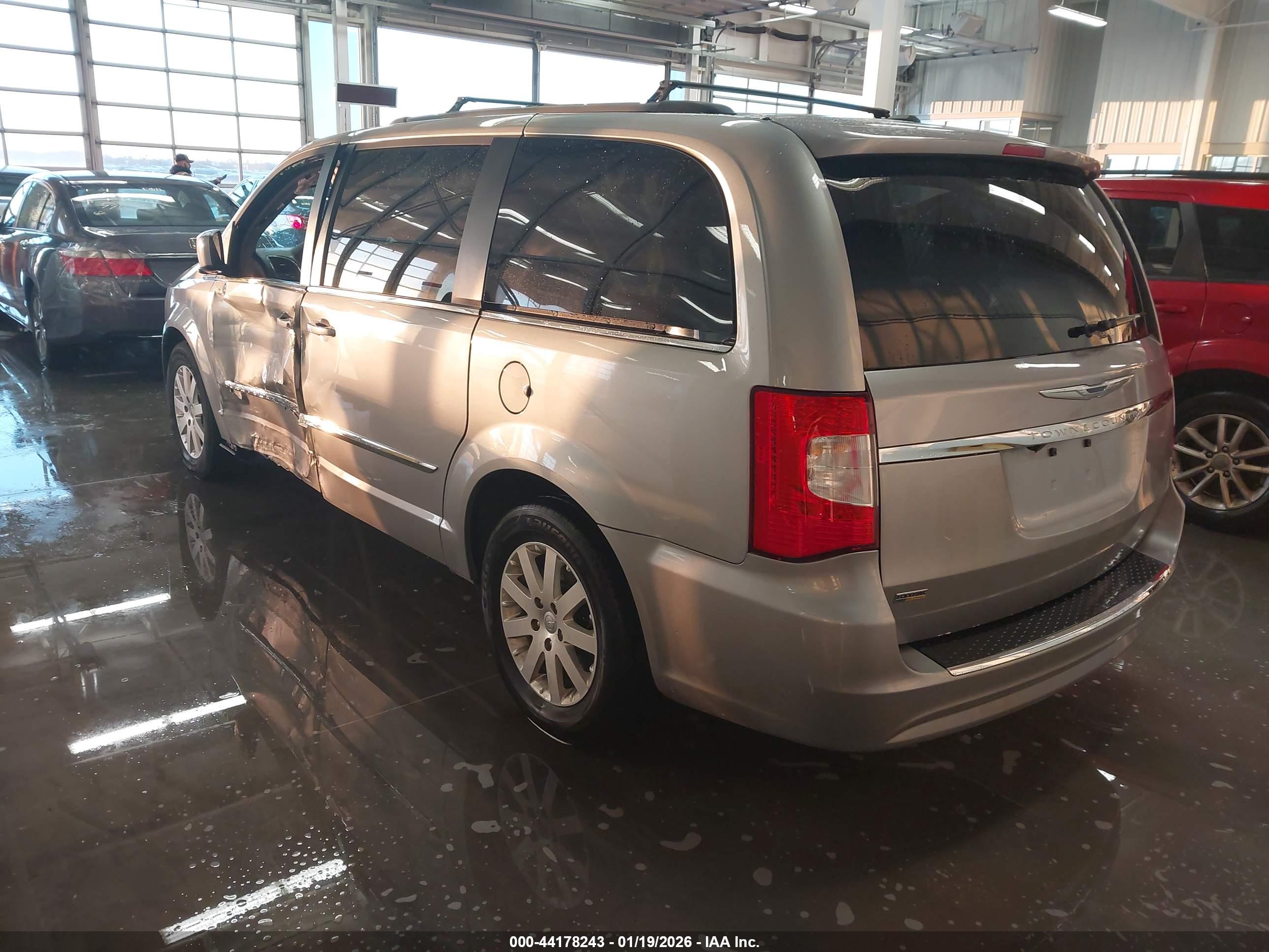 CHRYSLER TOWN image 3
