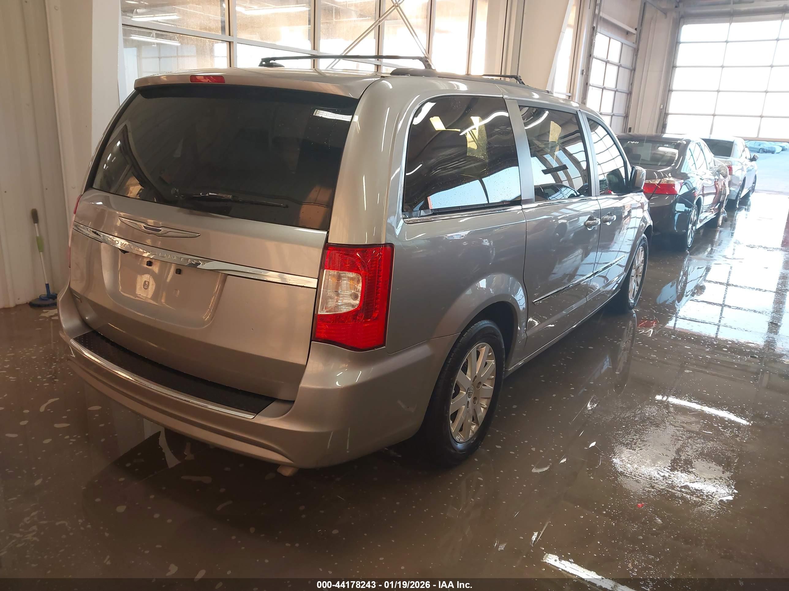 CHRYSLER TOWN image 4