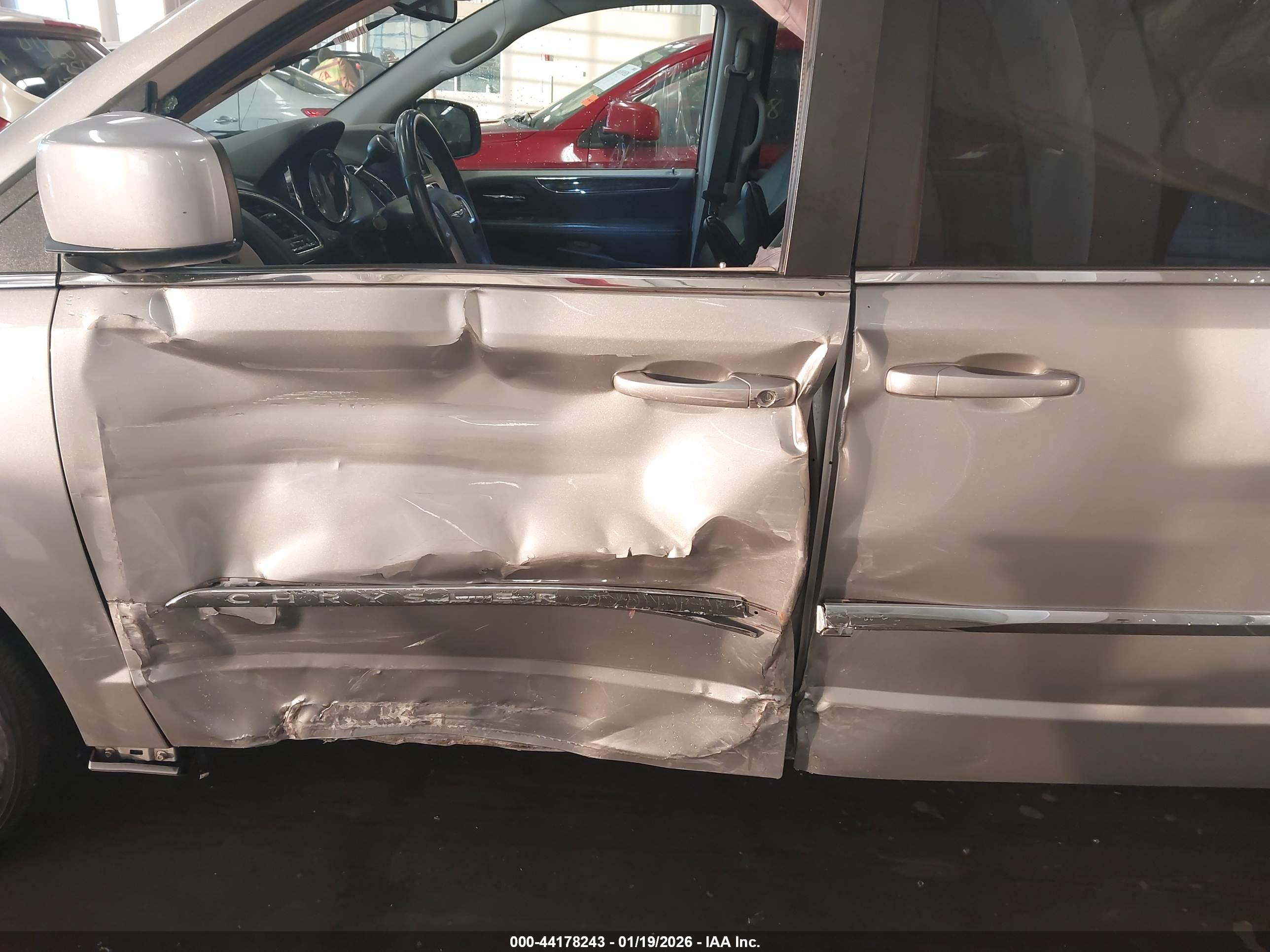 CHRYSLER TOWN image 6