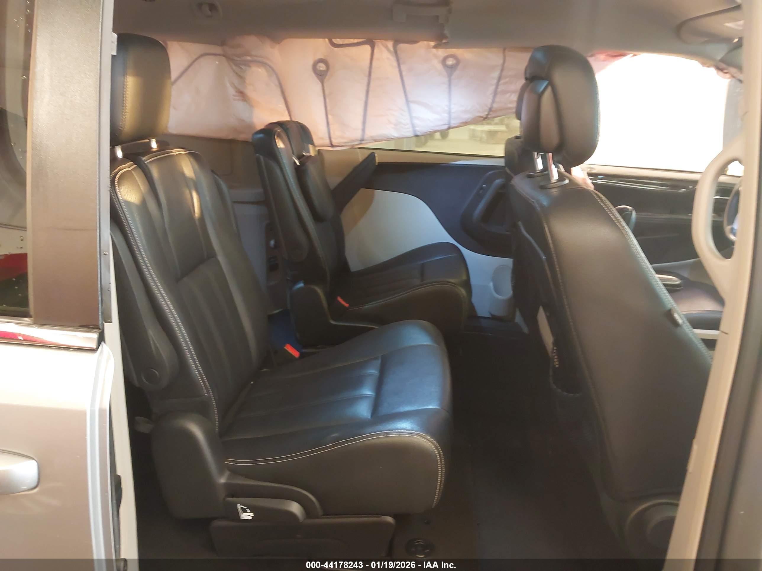 CHRYSLER TOWN image 8