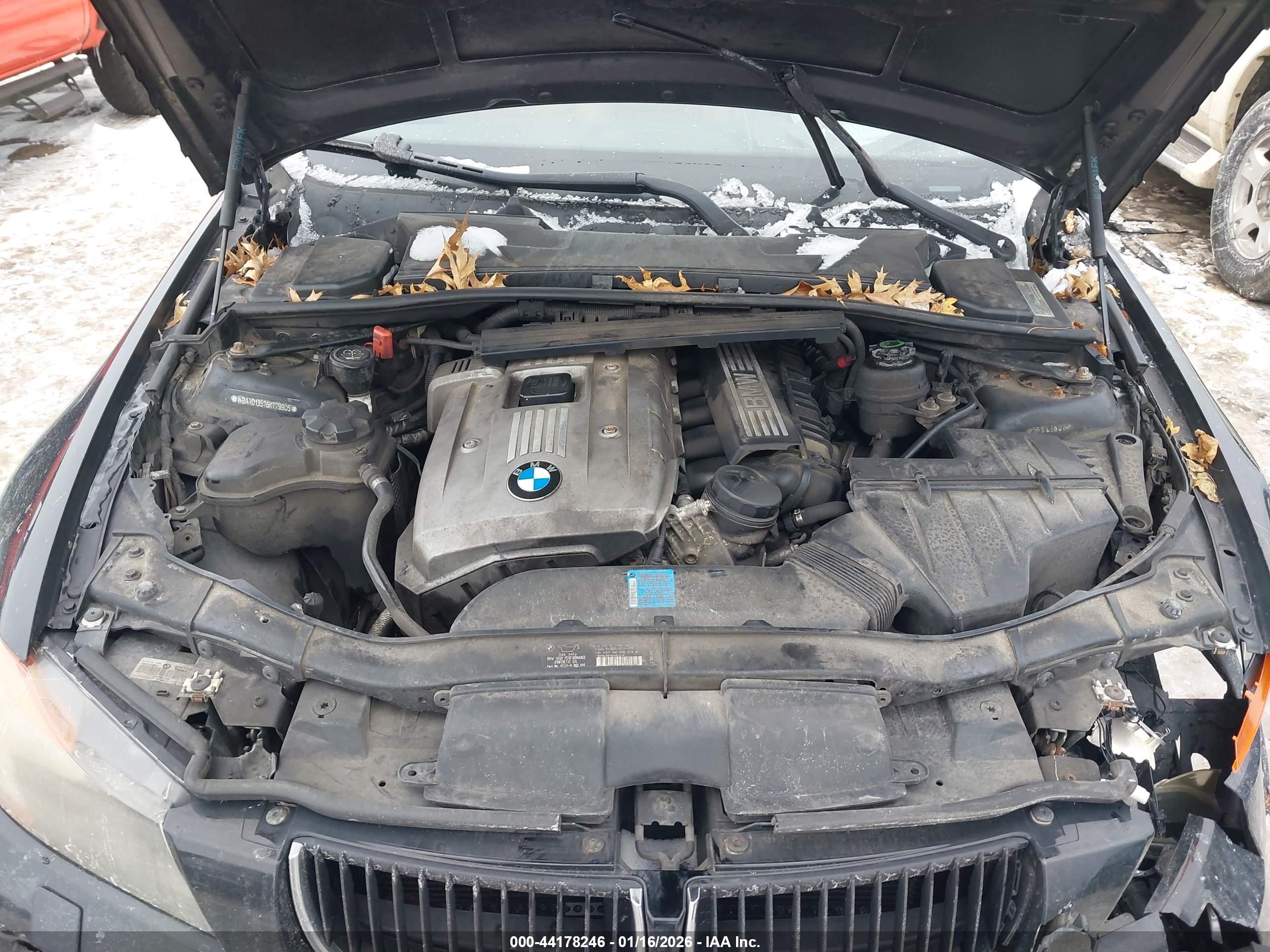 BMW 325XI image 10