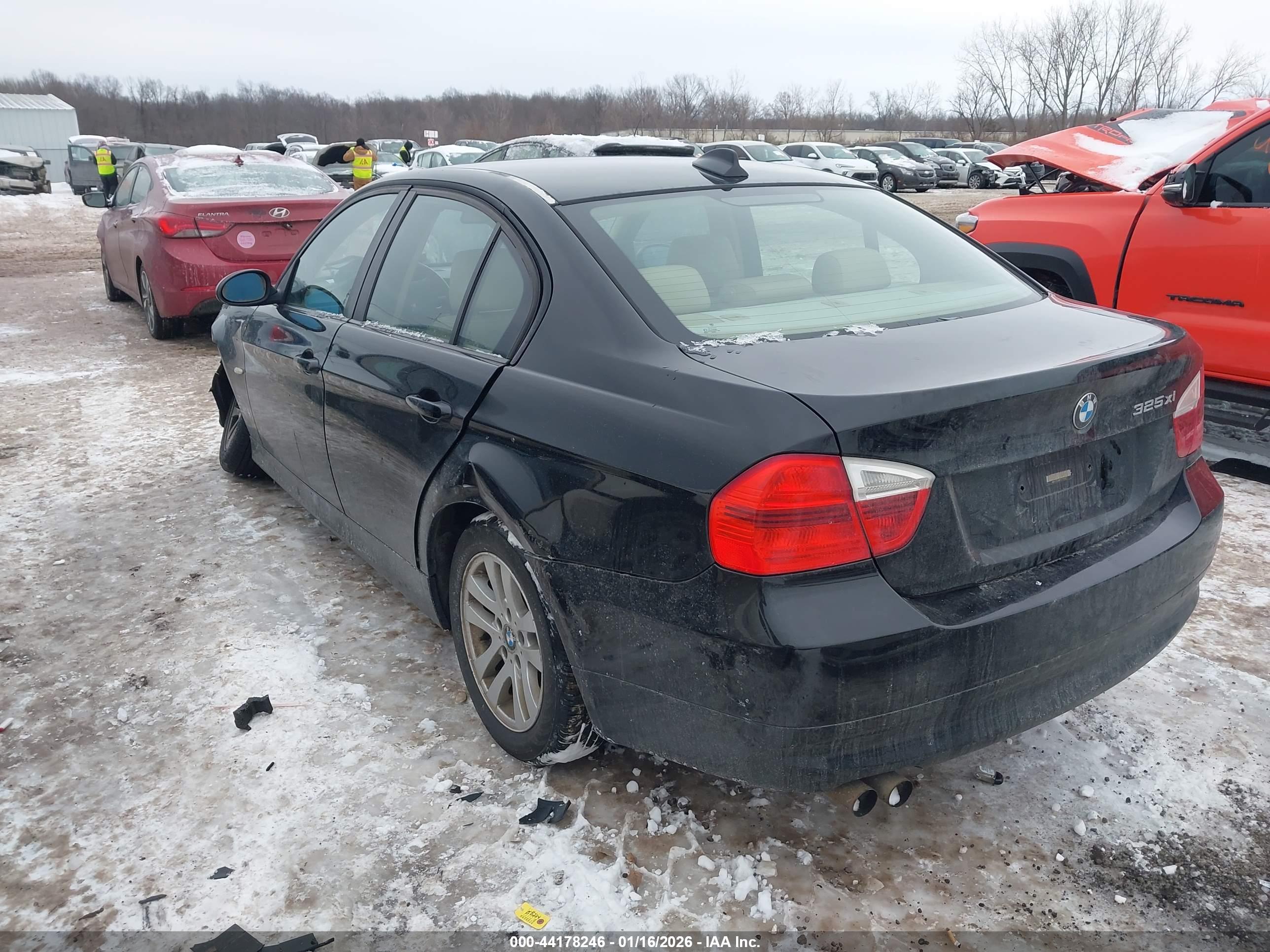 BMW 325XI image 3