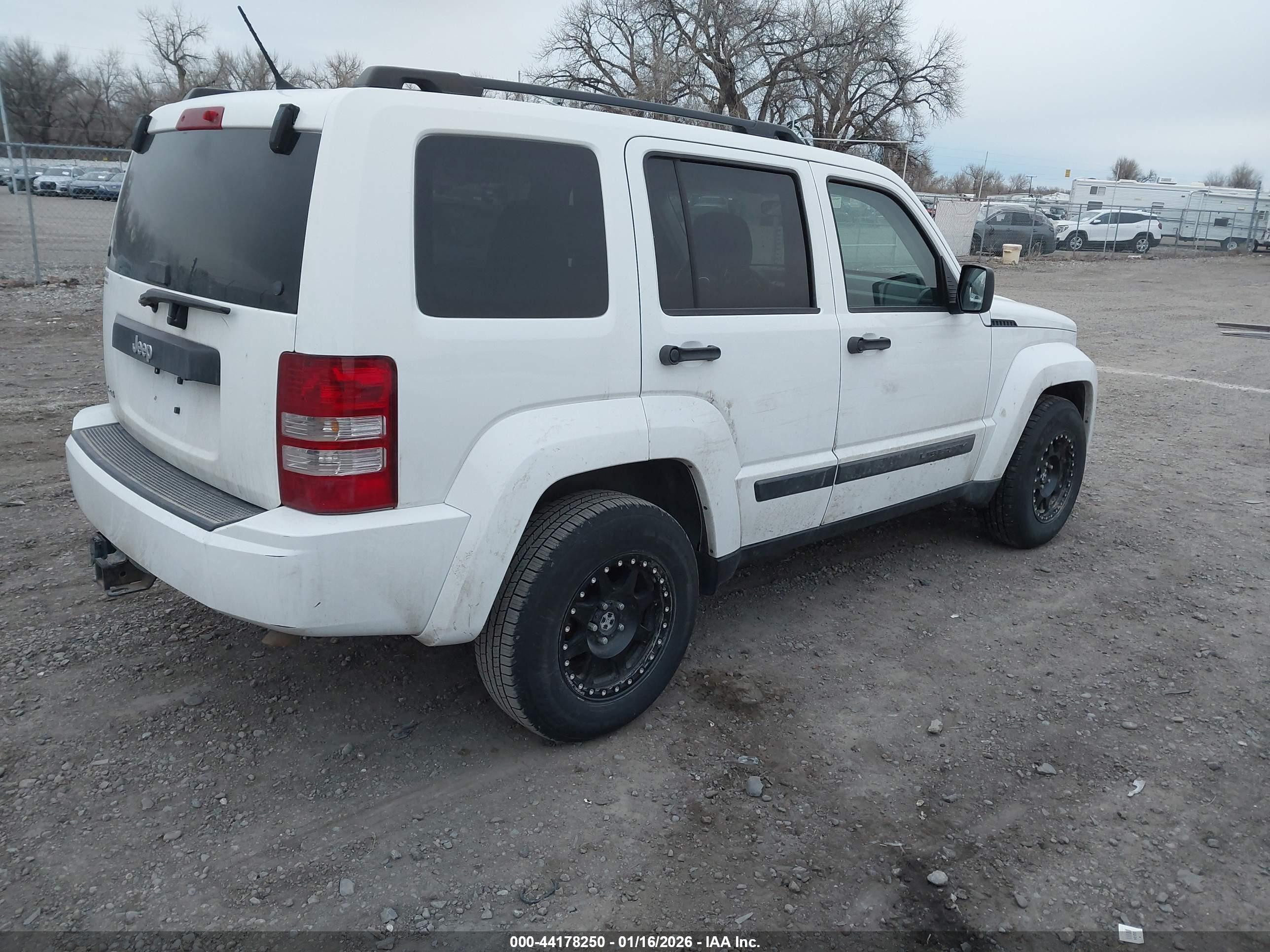 JEEP LIBERTY image 4