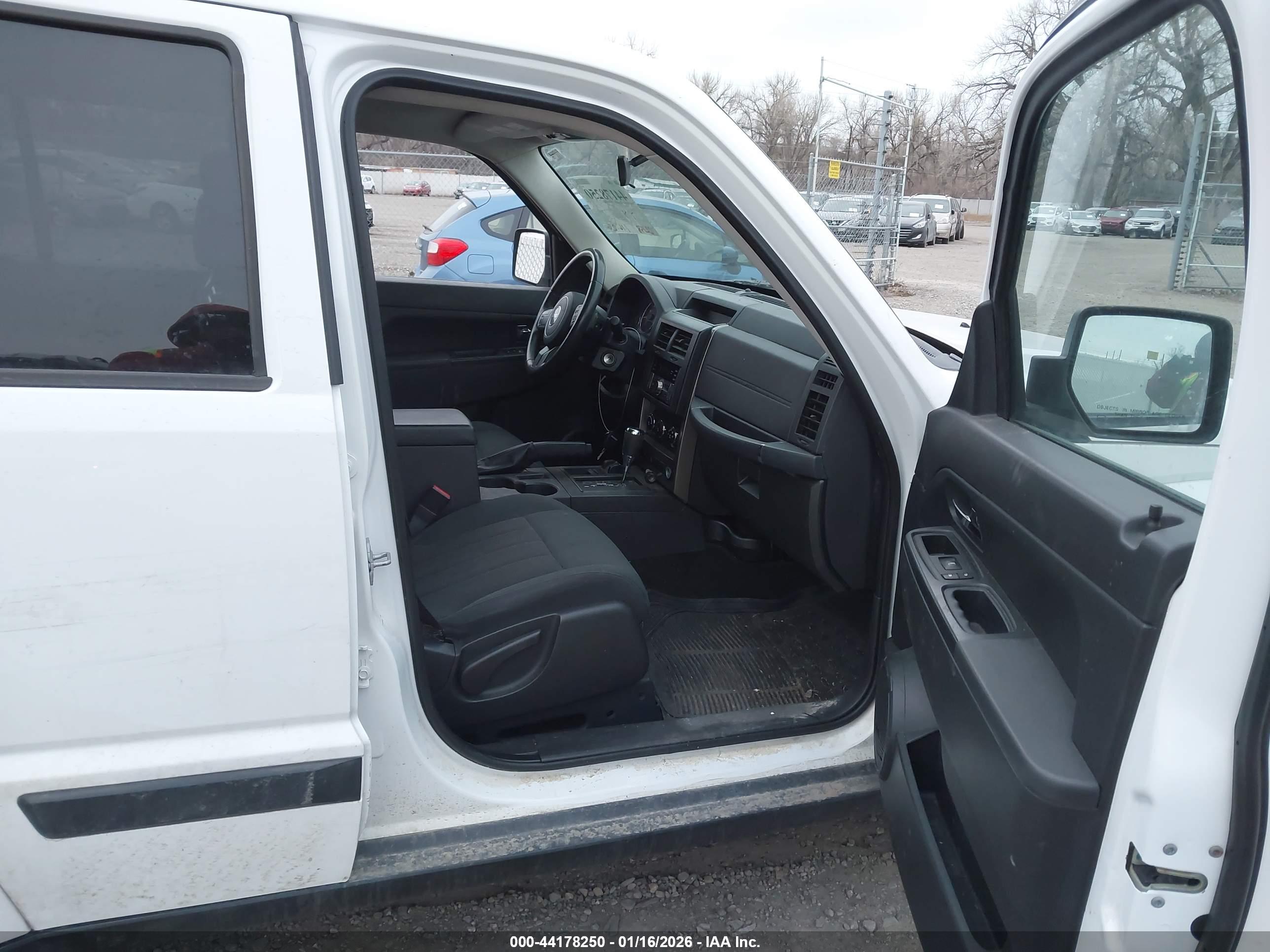 JEEP LIBERTY image 5
