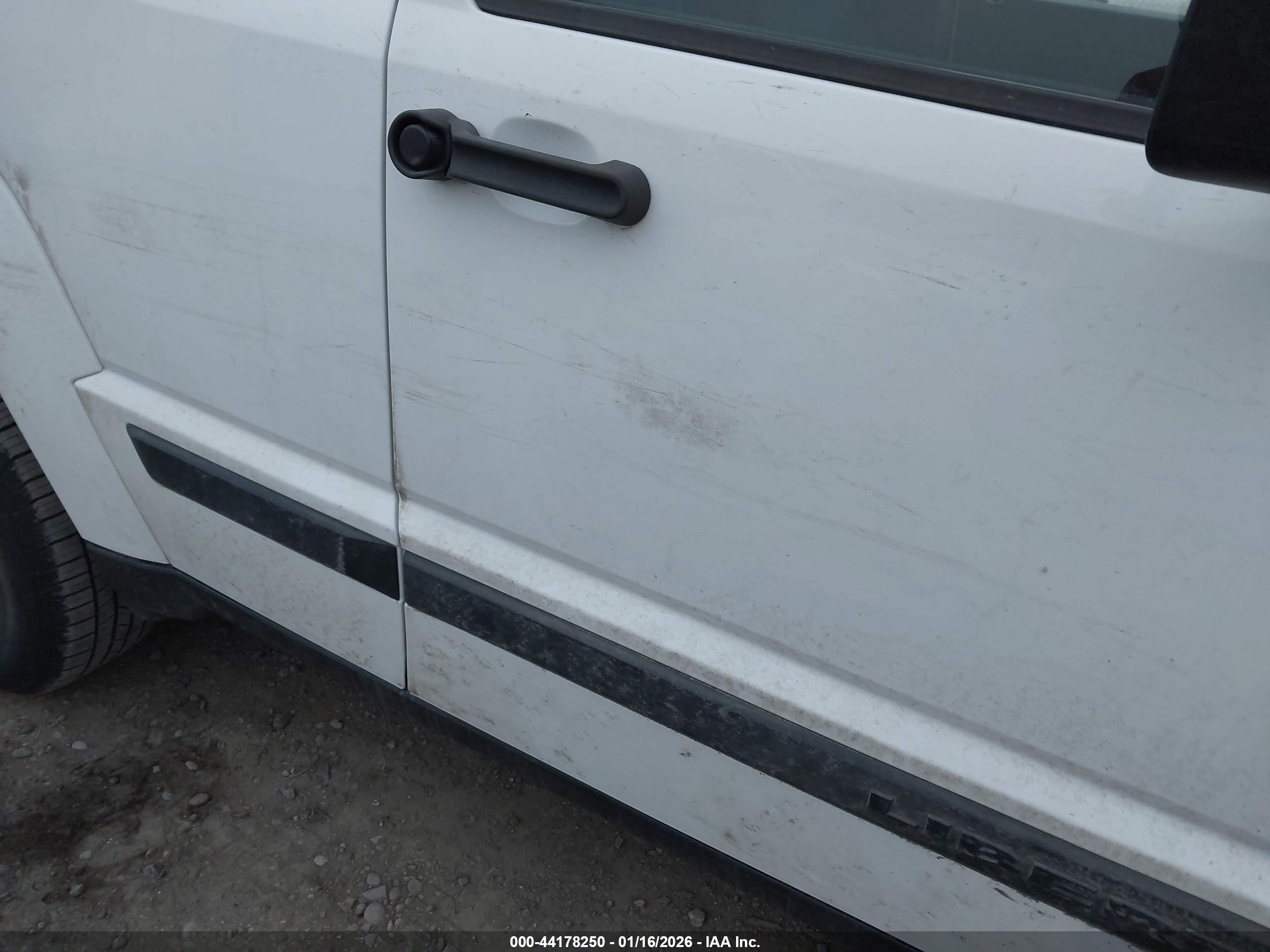 JEEP LIBERTY image 6