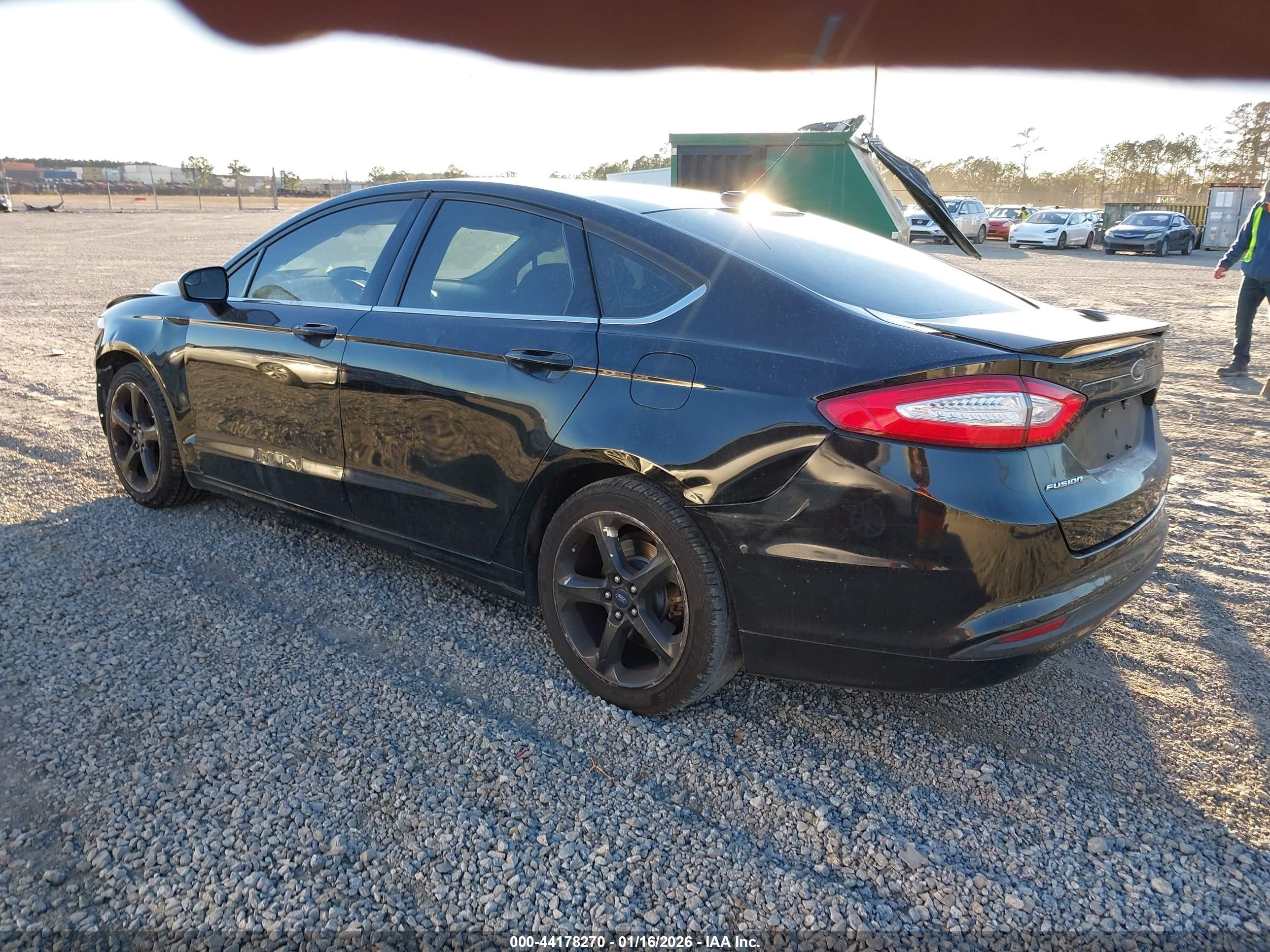 FORD FUSION image 3