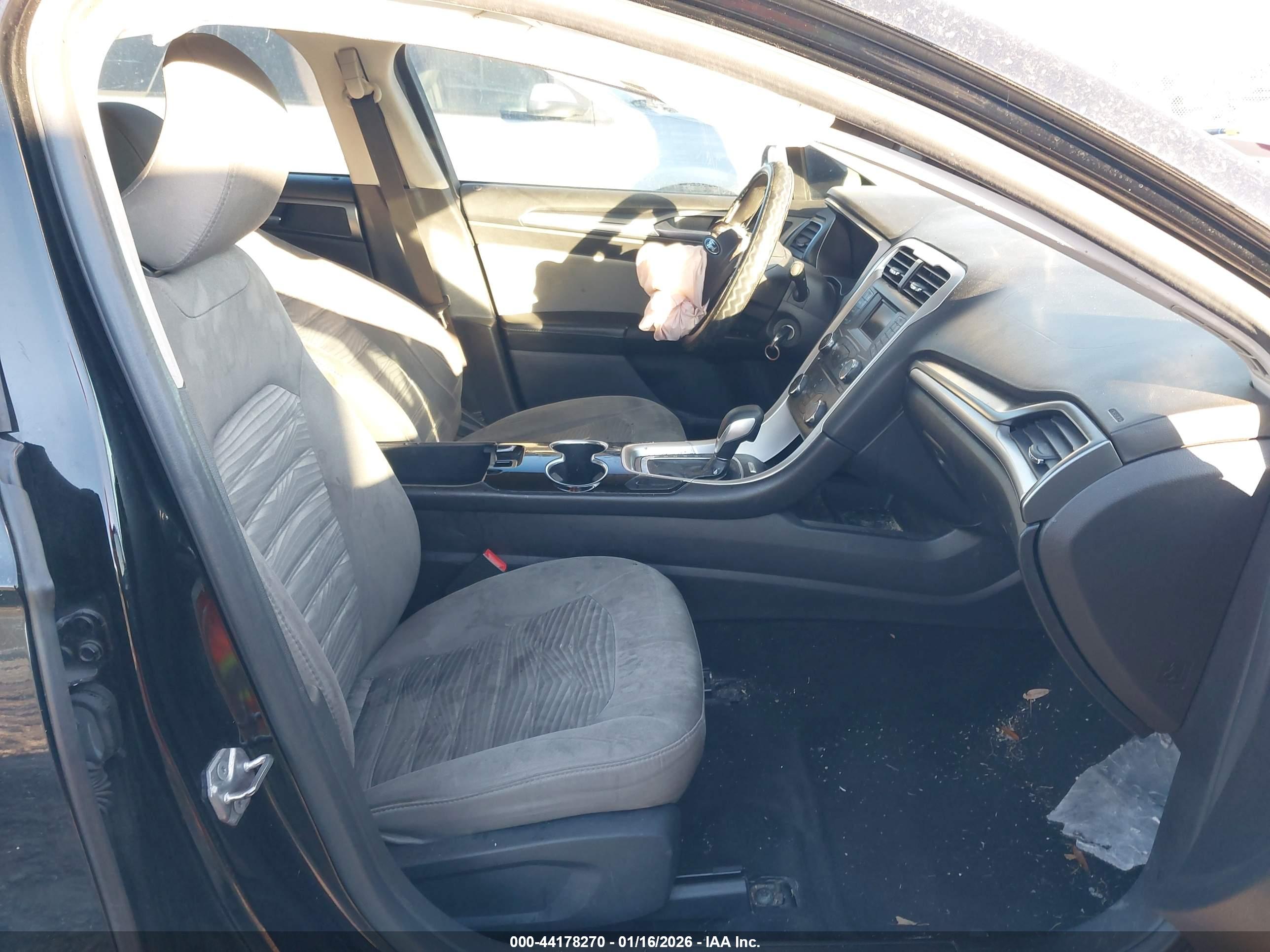 FORD FUSION image 5