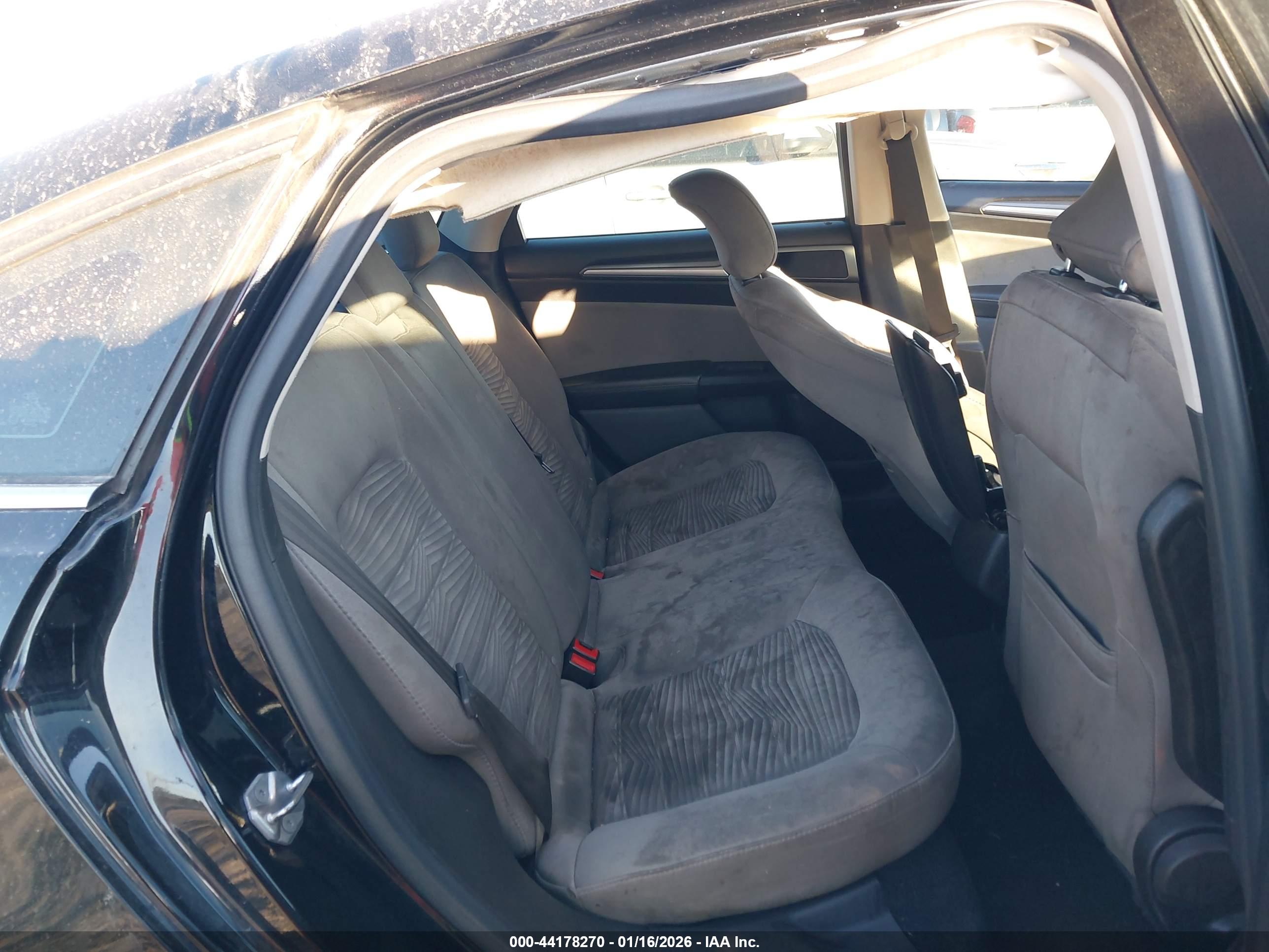 FORD FUSION image 8