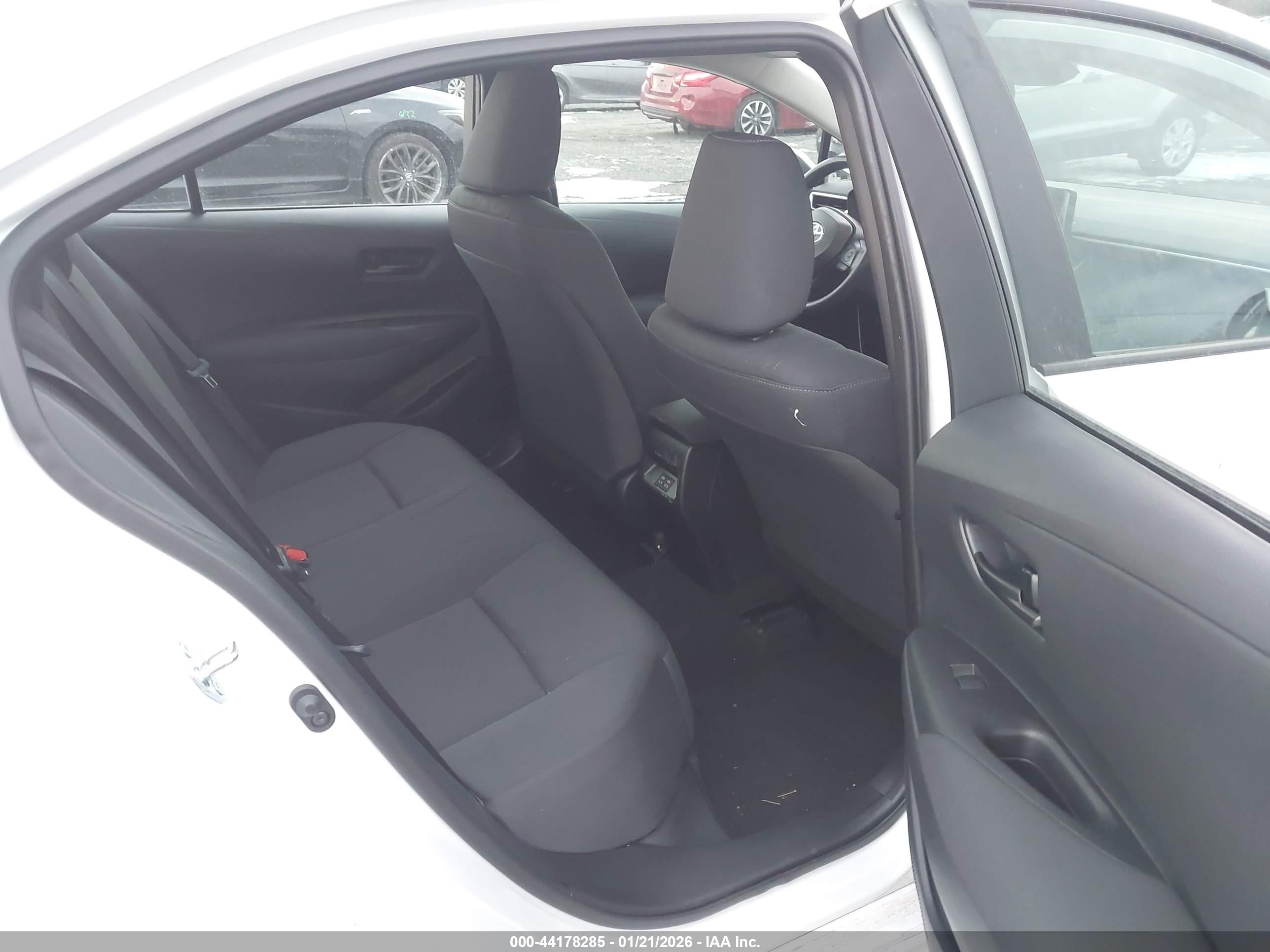 TOYOTA COROLLA image 8