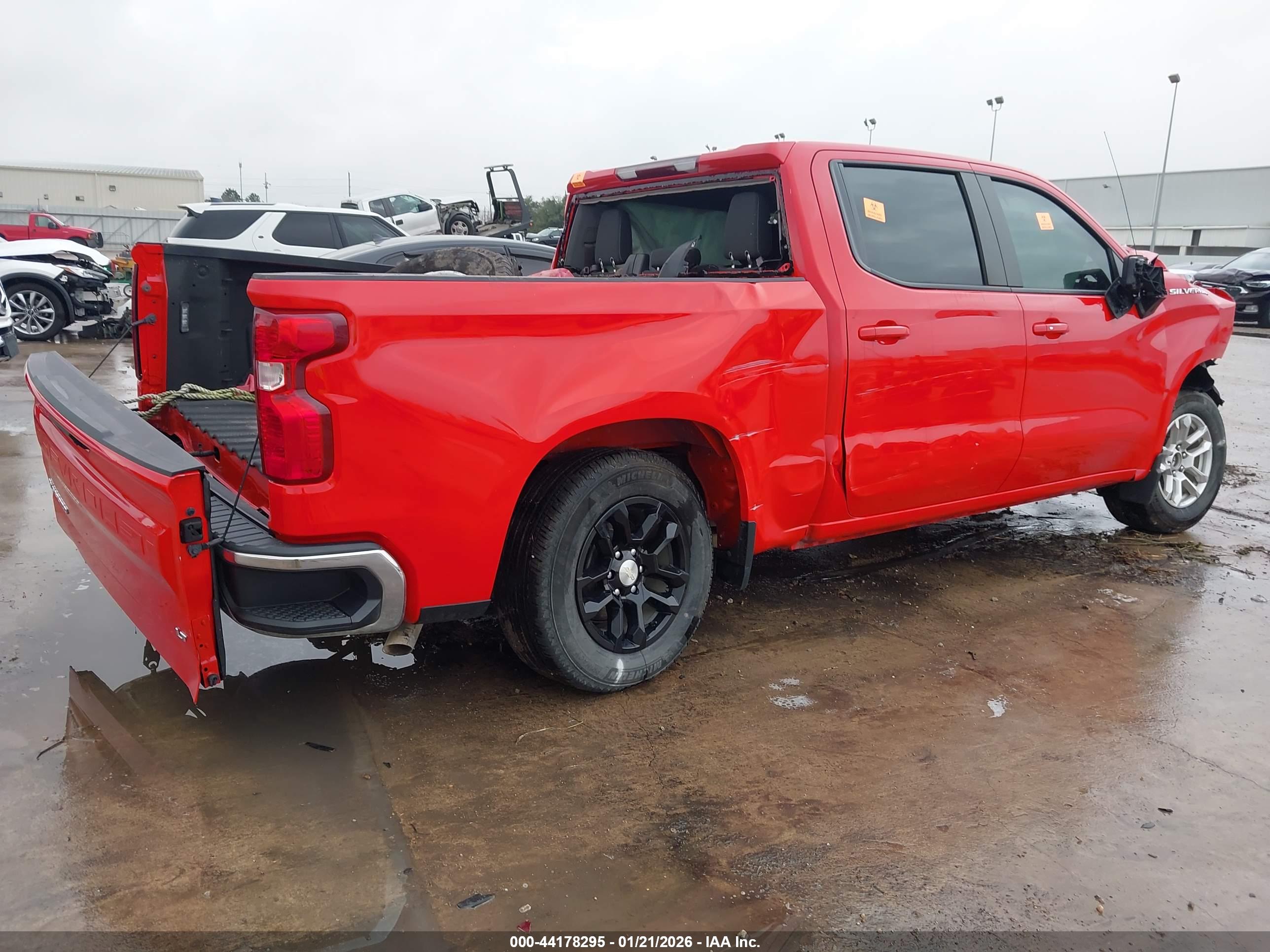 CHEVROLET SILVERADO image 4