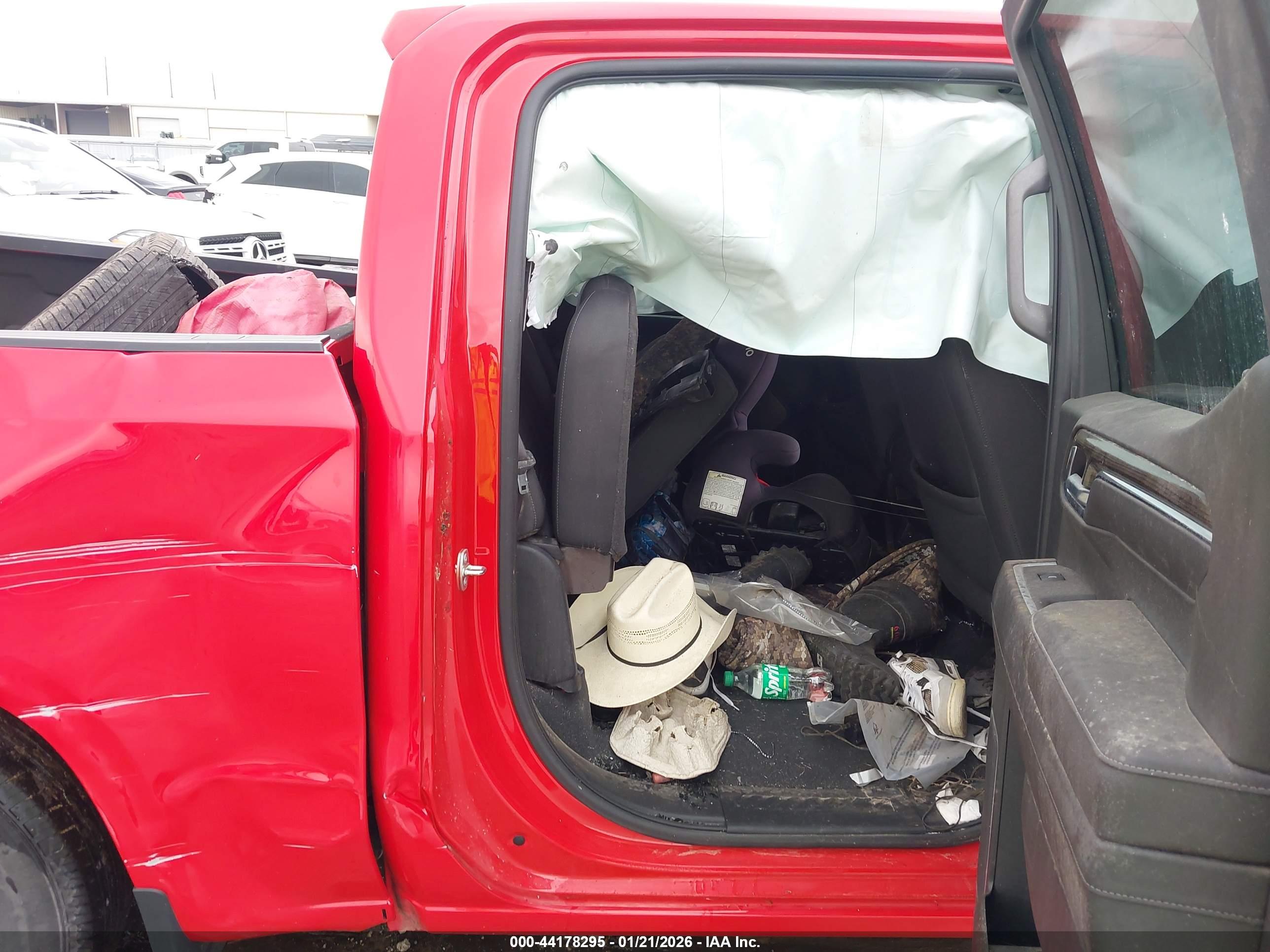 CHEVROLET SILVERADO image 8