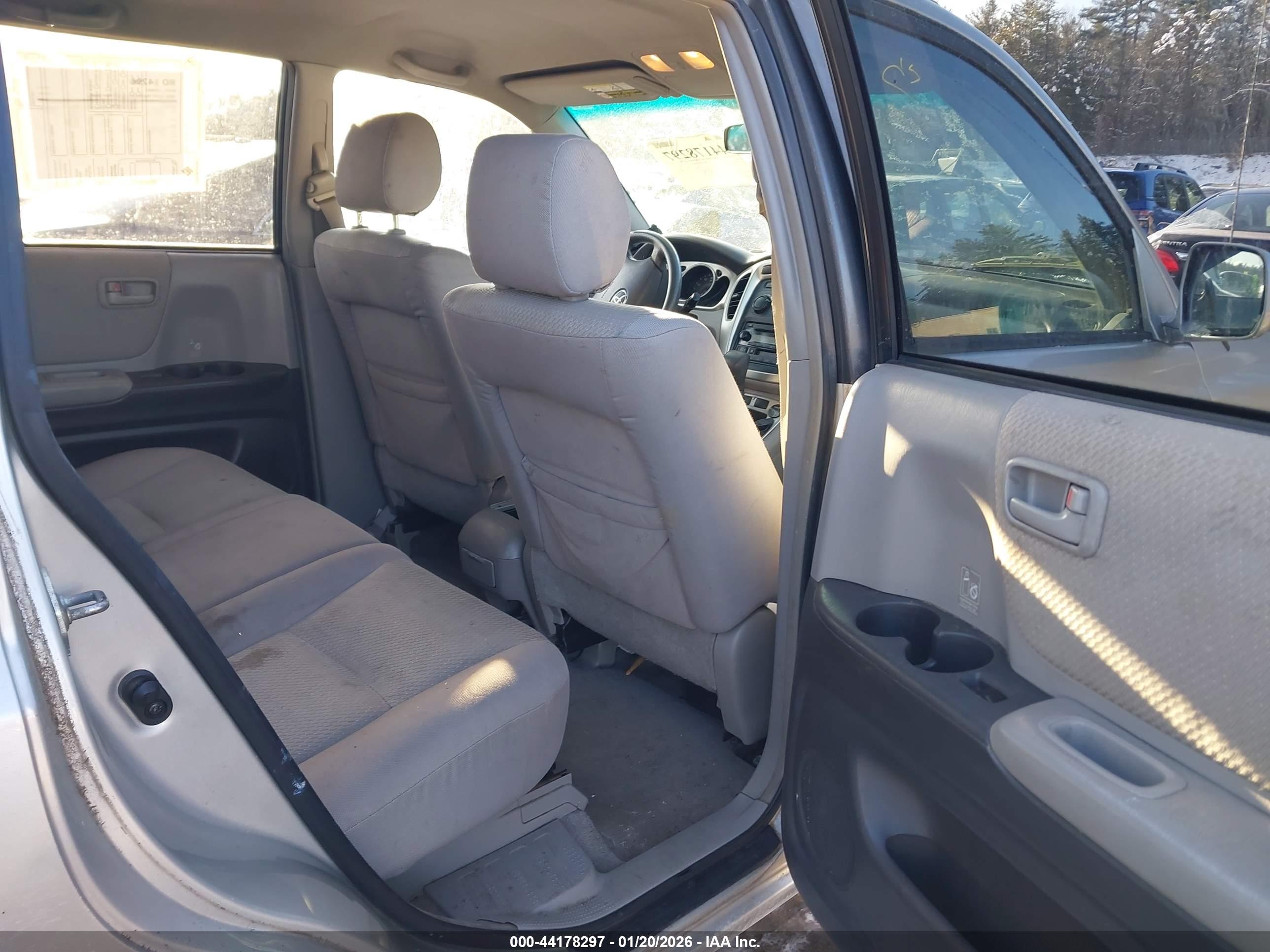 TOYOTA HIGHLANDER image 8