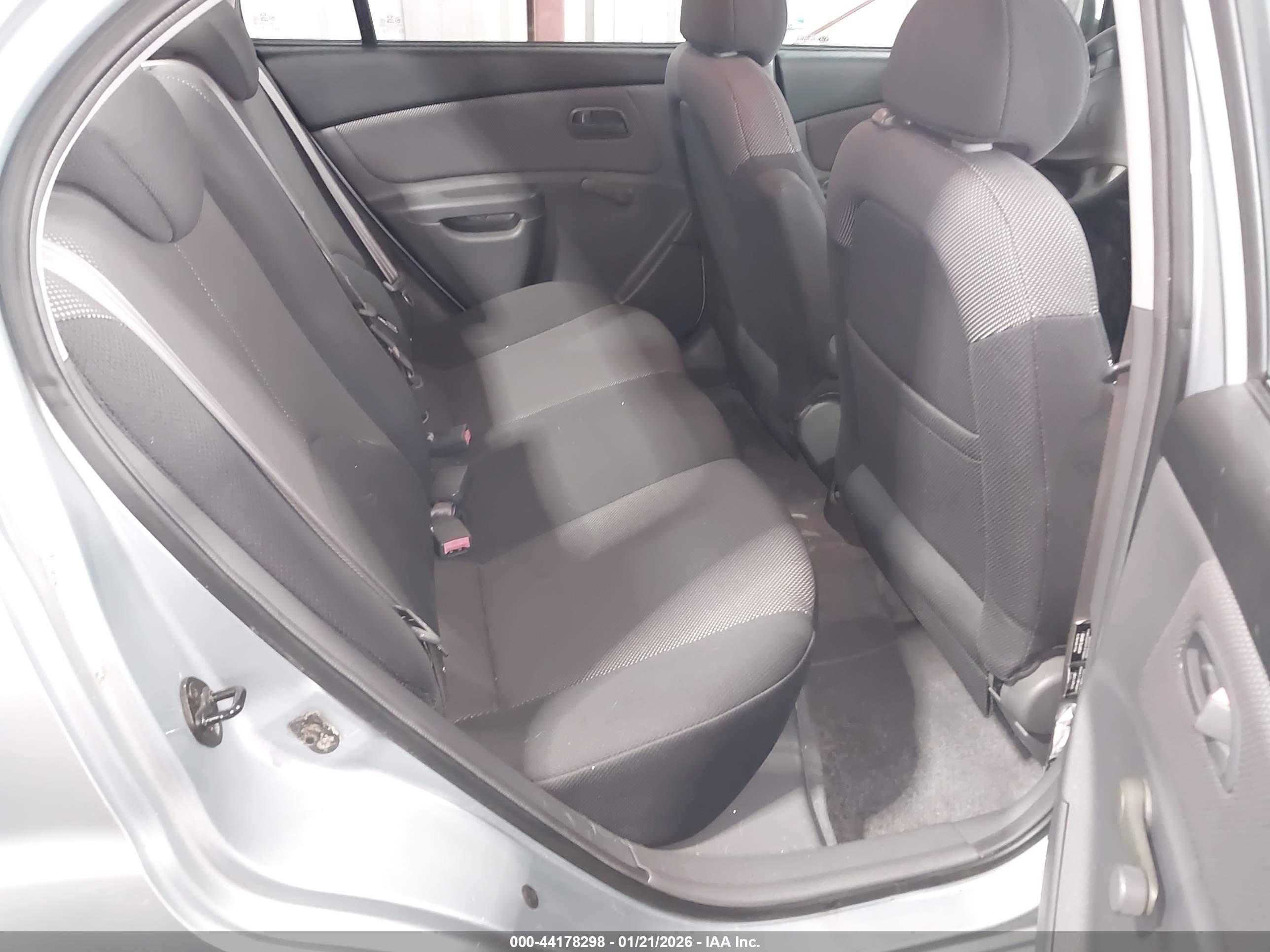 KIA RIO image 8