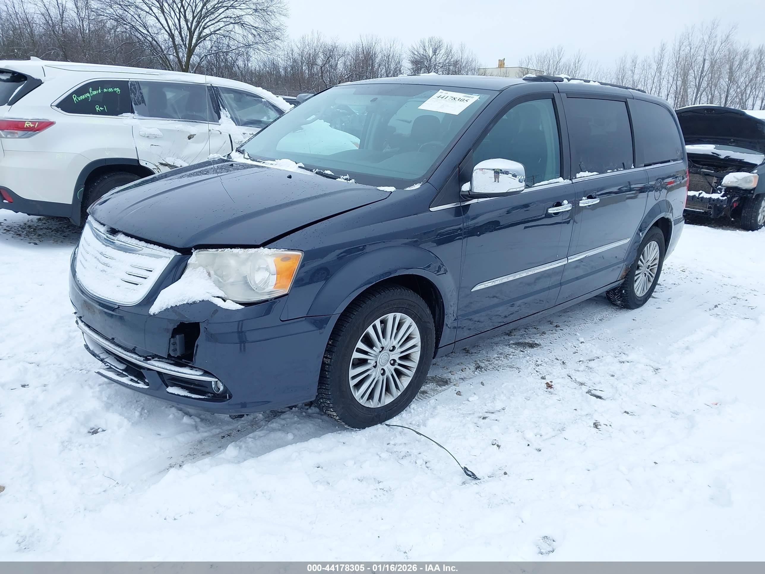 CHRYSLER TOWN image 2