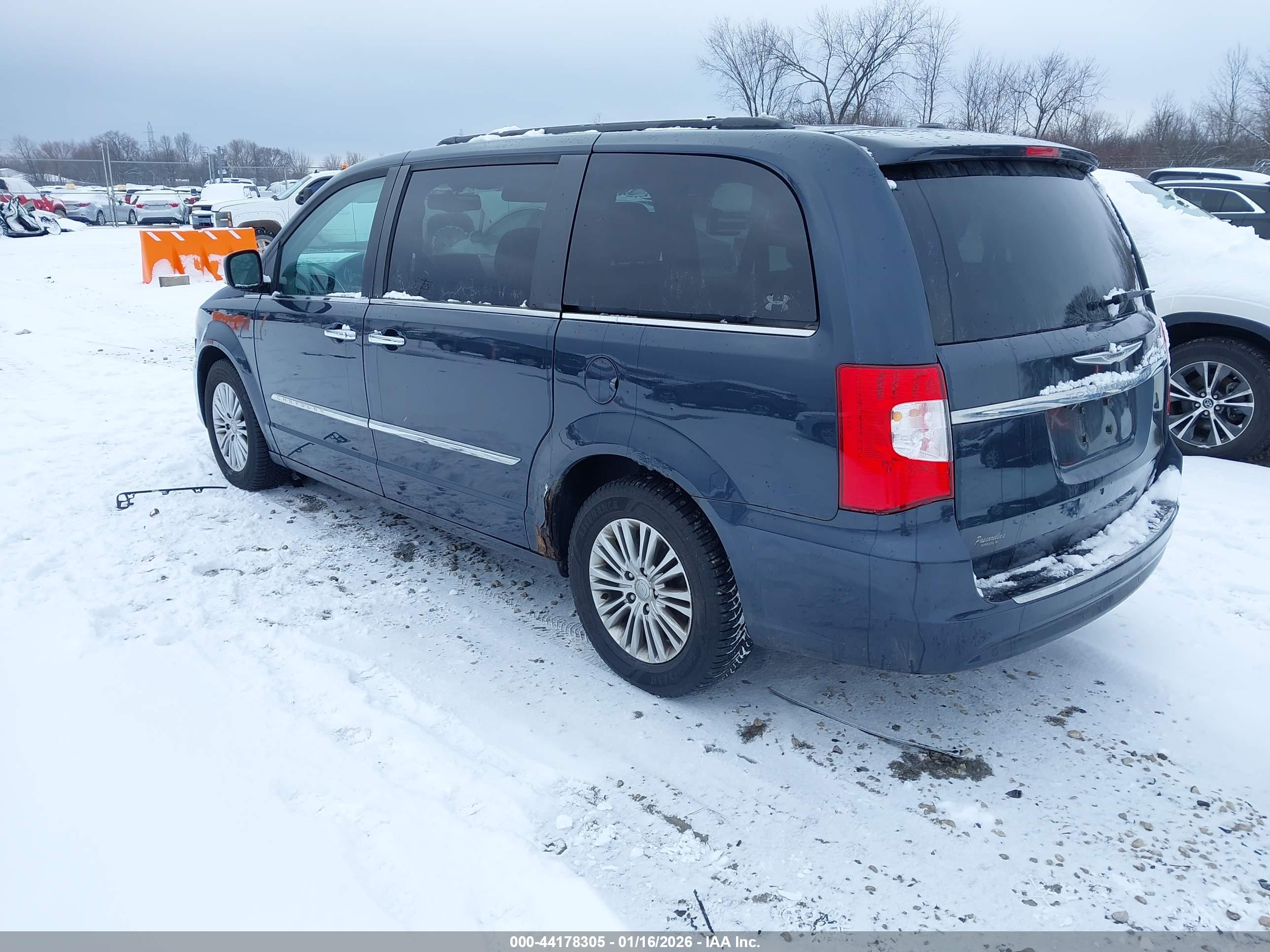 CHRYSLER TOWN image 3
